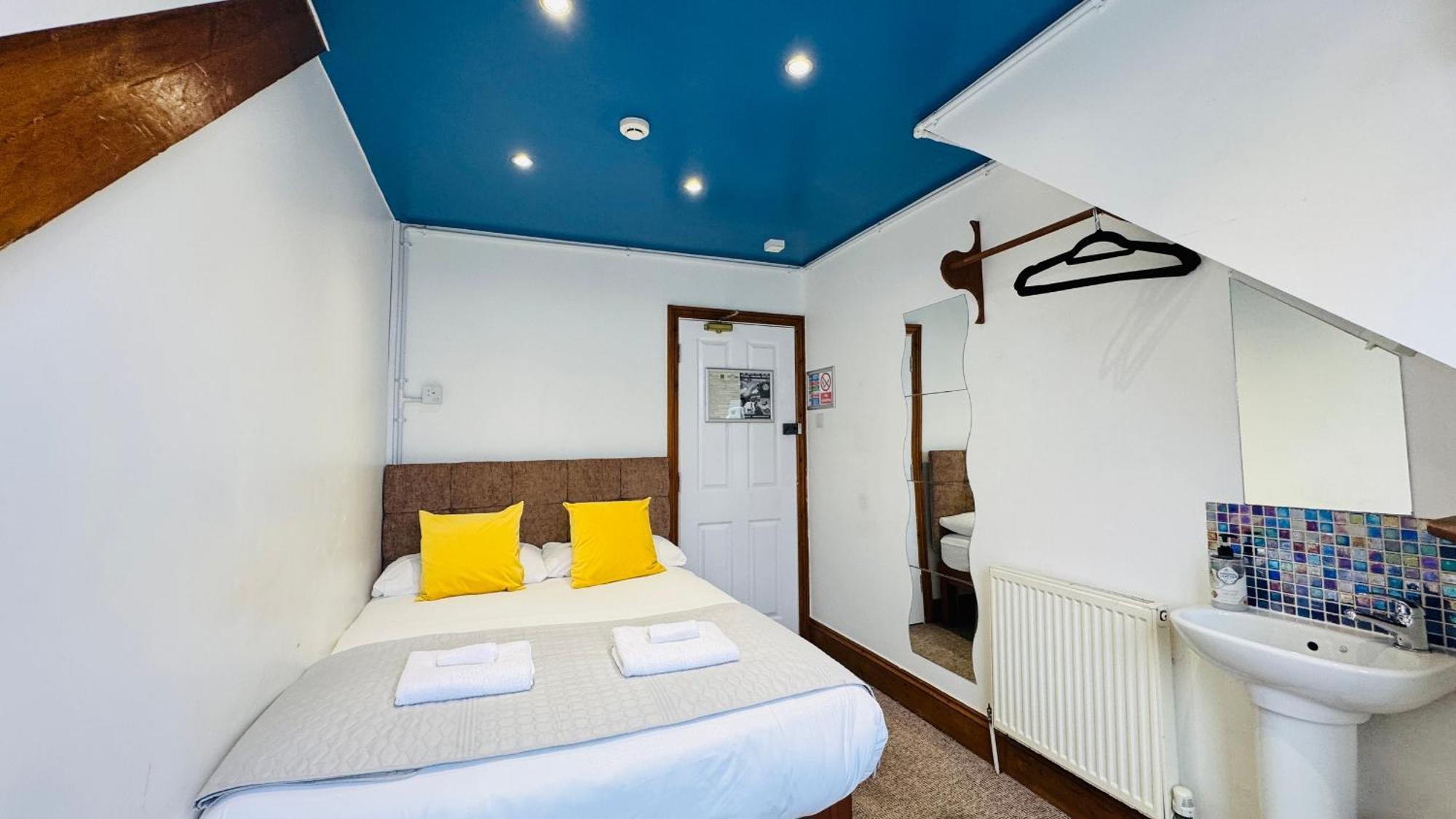 Double Room with Shared Bathroom