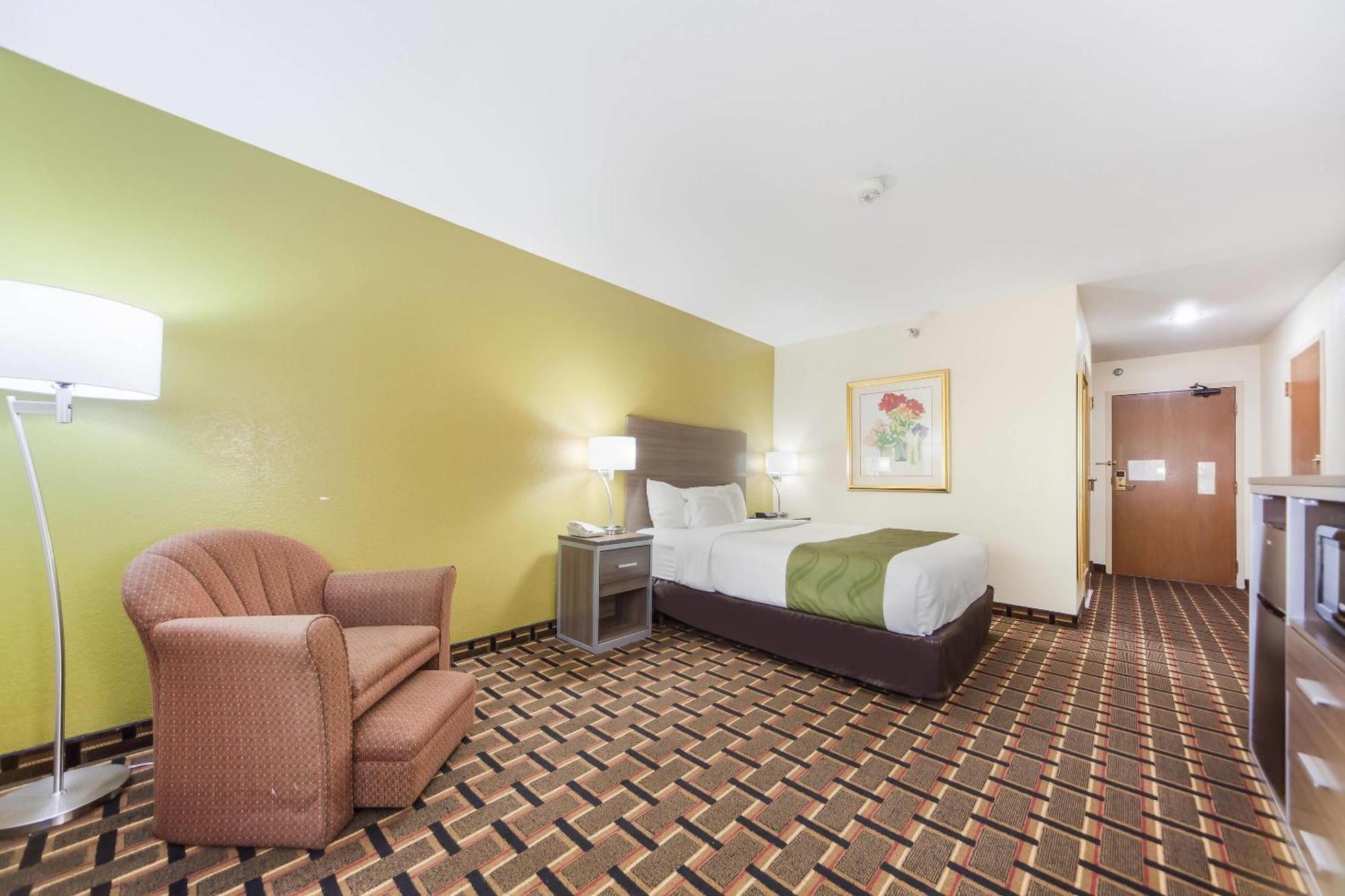 Queen Room - Accessible/Non-Smoking