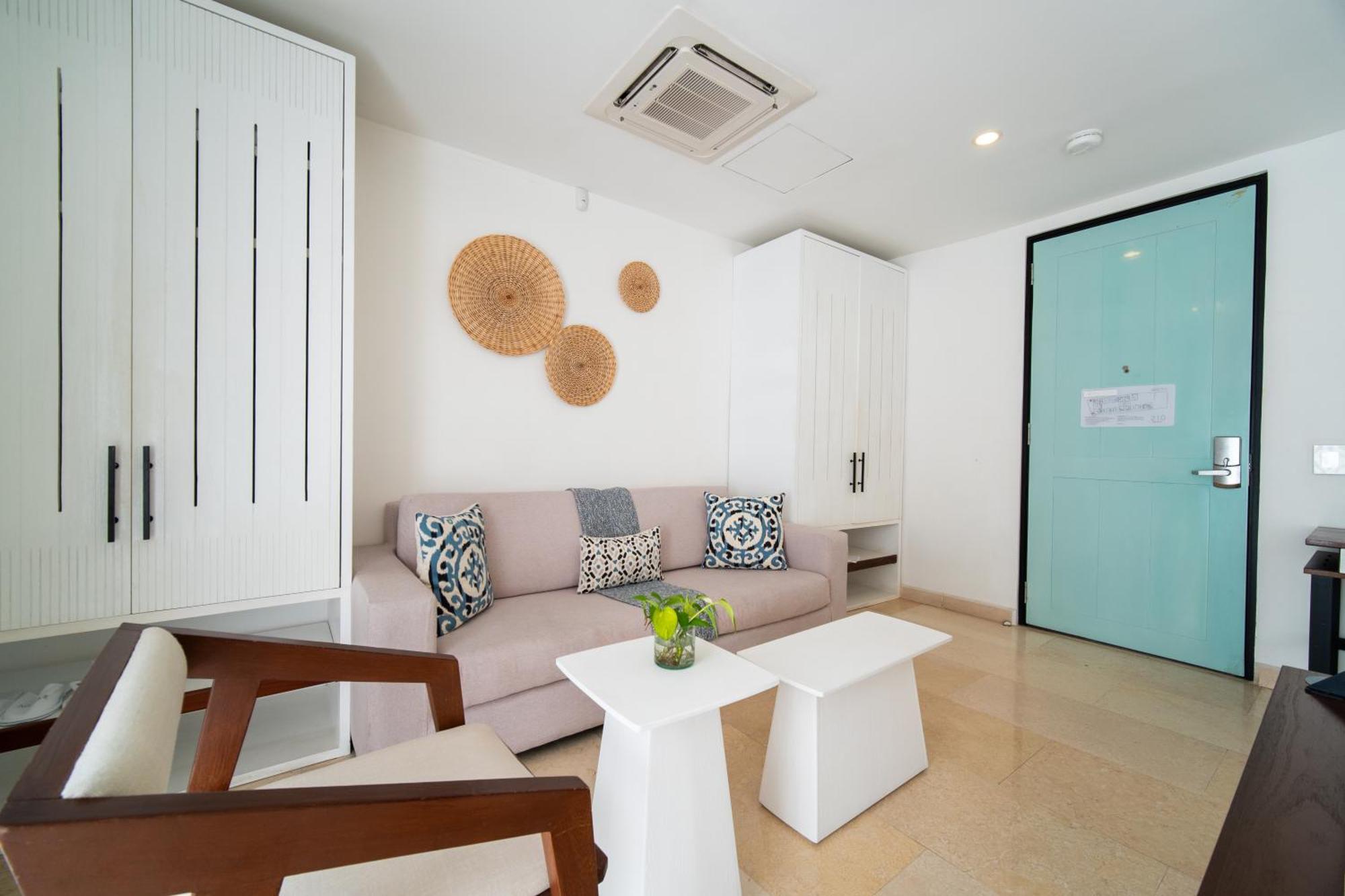 Junior King Suite Garden View
