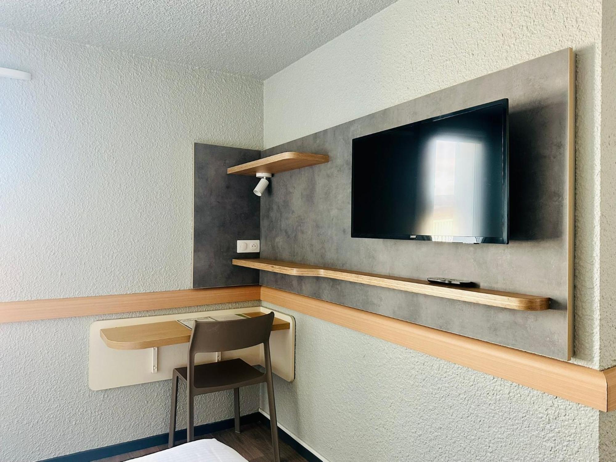 Family Room with One Double Bed and Two Single Bed