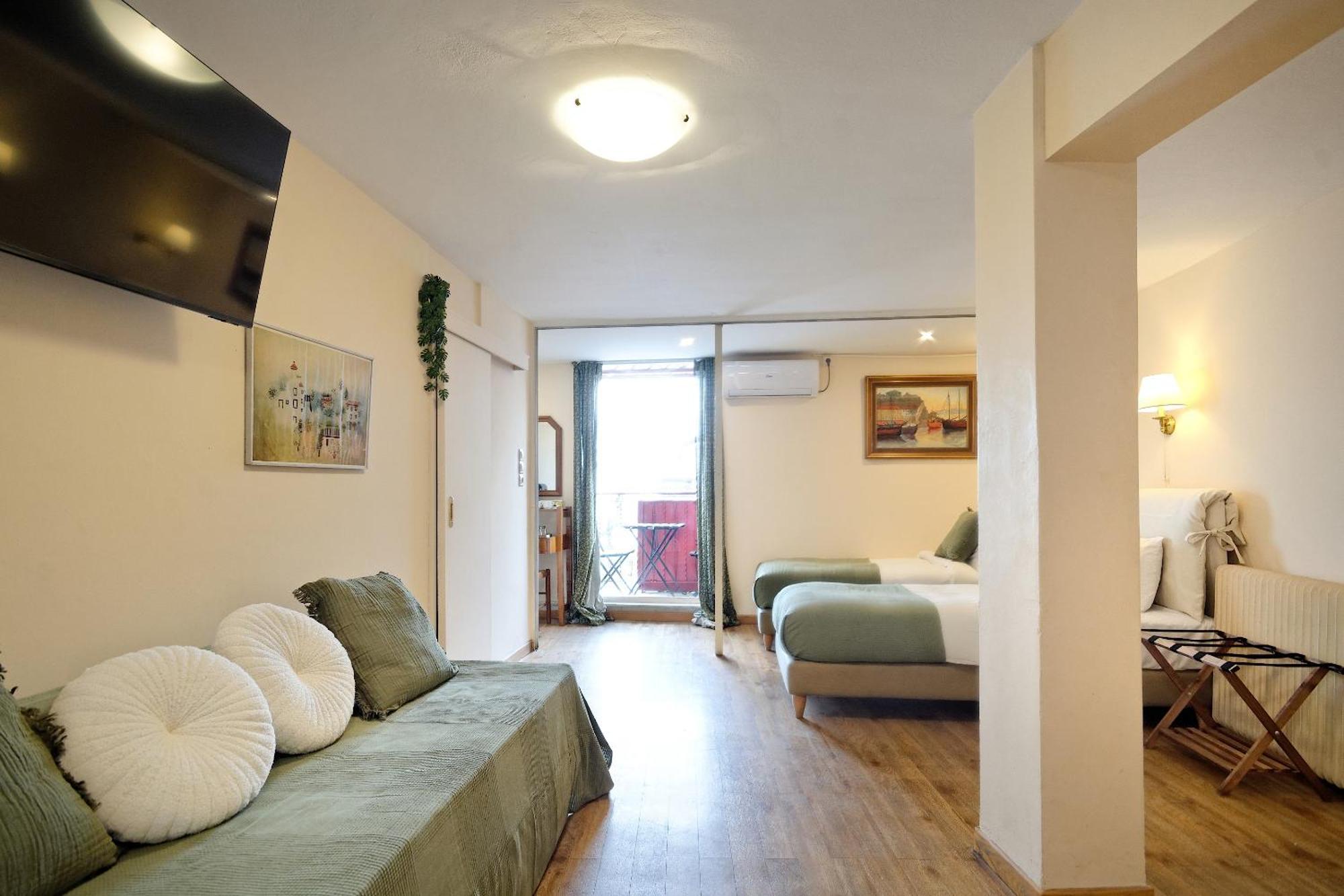 Quadruple Room with Balcony,1756527076:JPEG