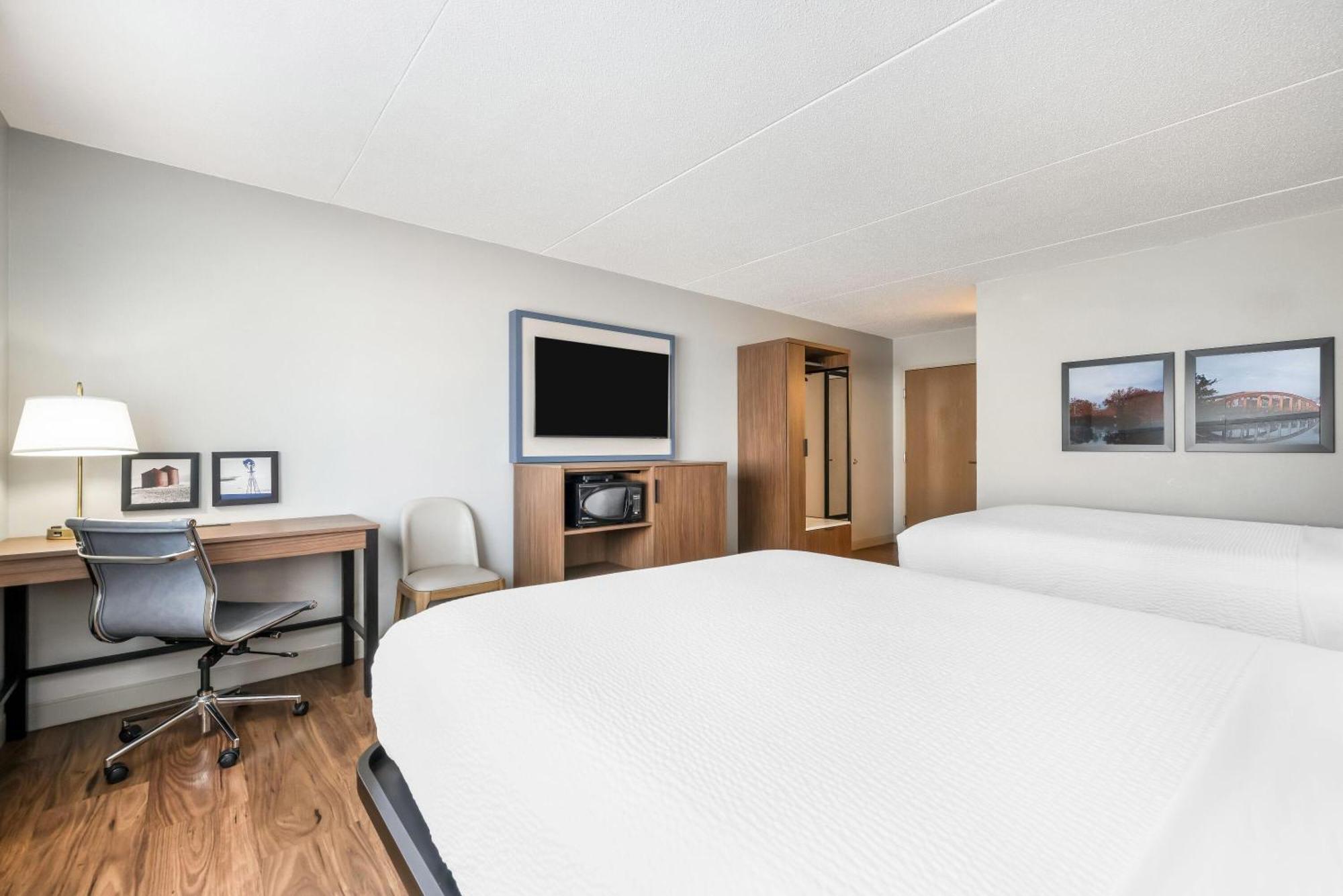 Queen Room with Two Queen Beds - Pet Friendly/Non-Smoking