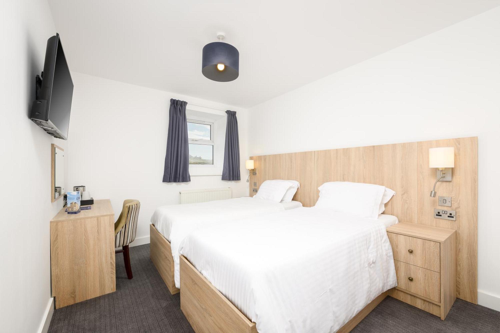 Twin Room,1756528471:JPEG