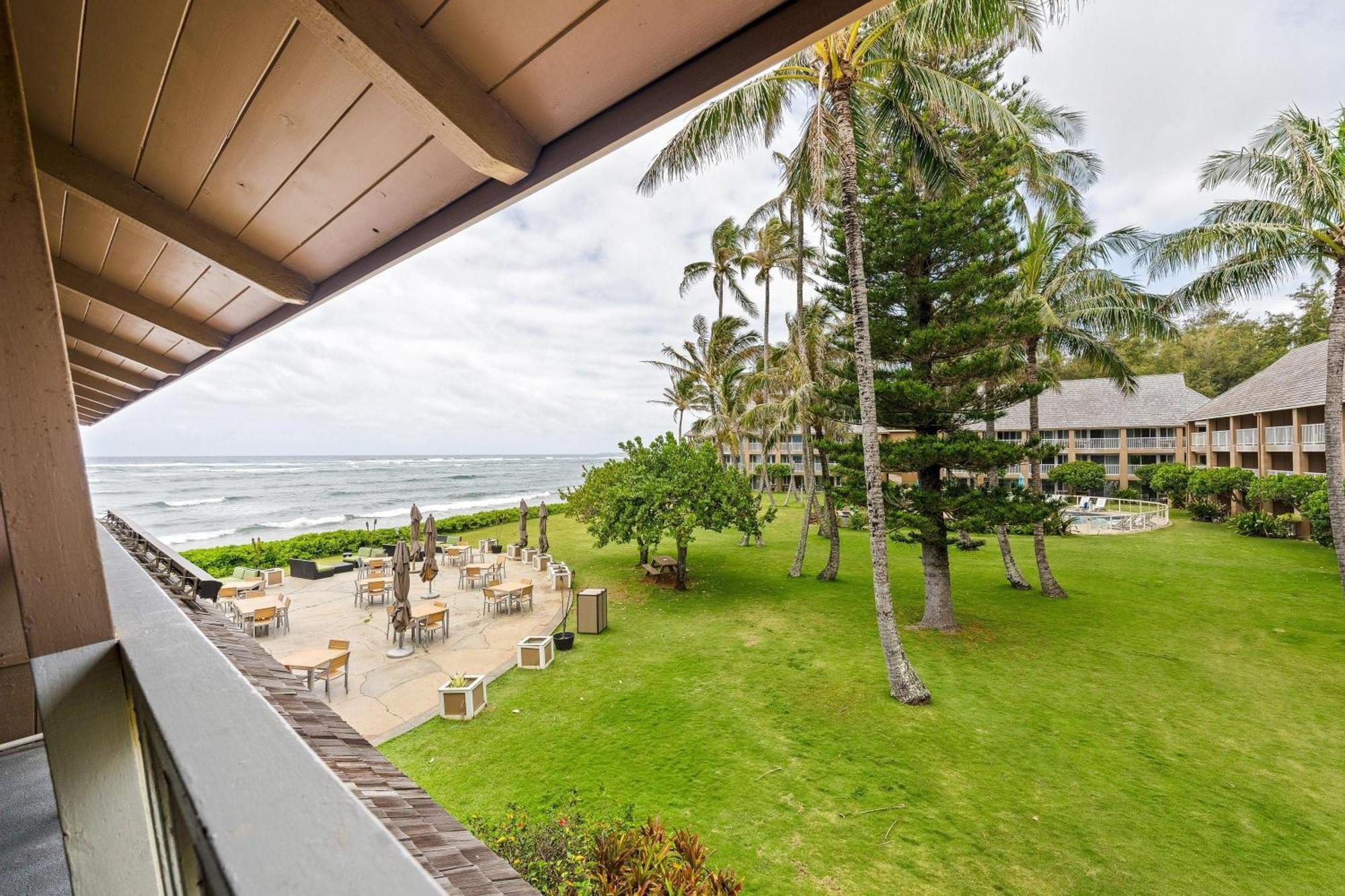 Deluxe King Room with Ocean View - Non-Smoking