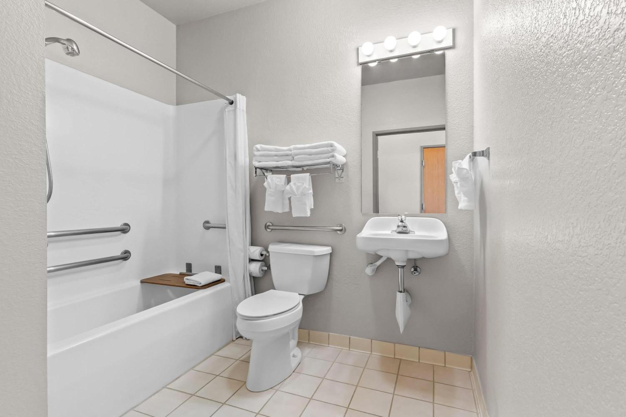 King Room - Accessible/Non-Smoking