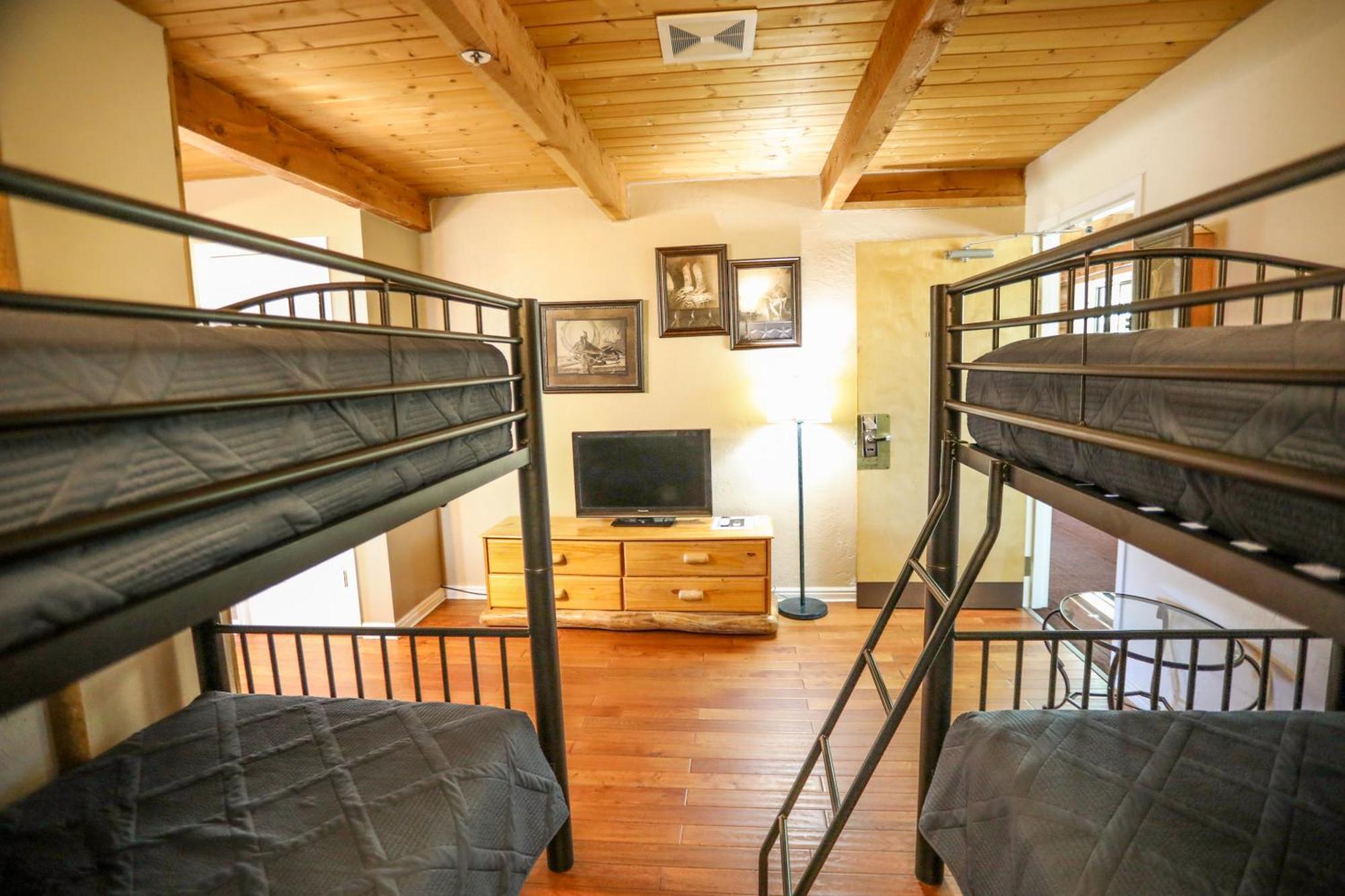 Deluxe Family Suite