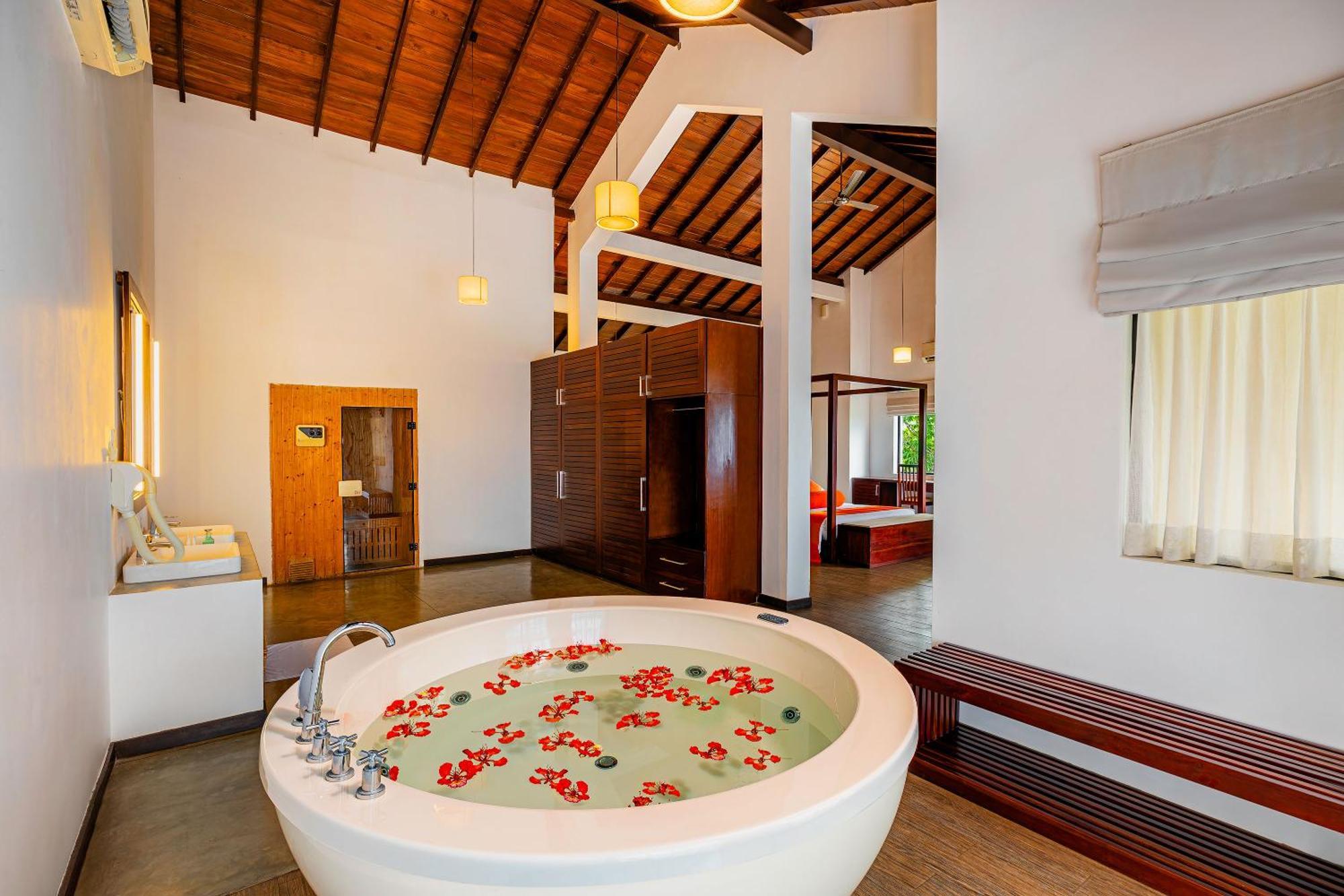 Suite Room with Plunge Pool & Ocean View