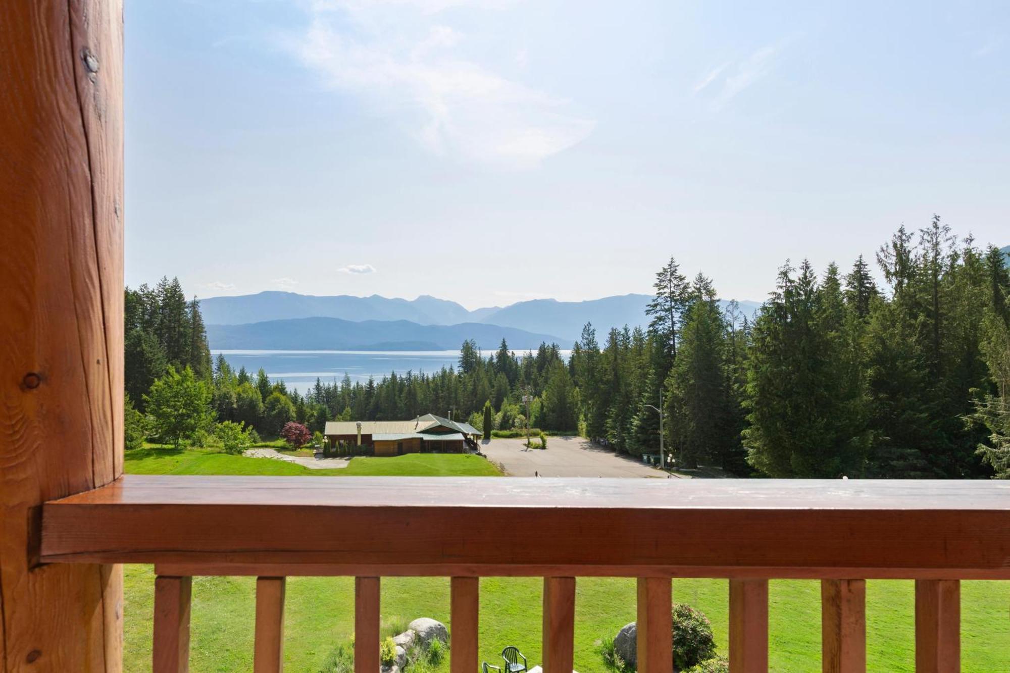 King Suite with Lake View - Sofa Bed/Balcony