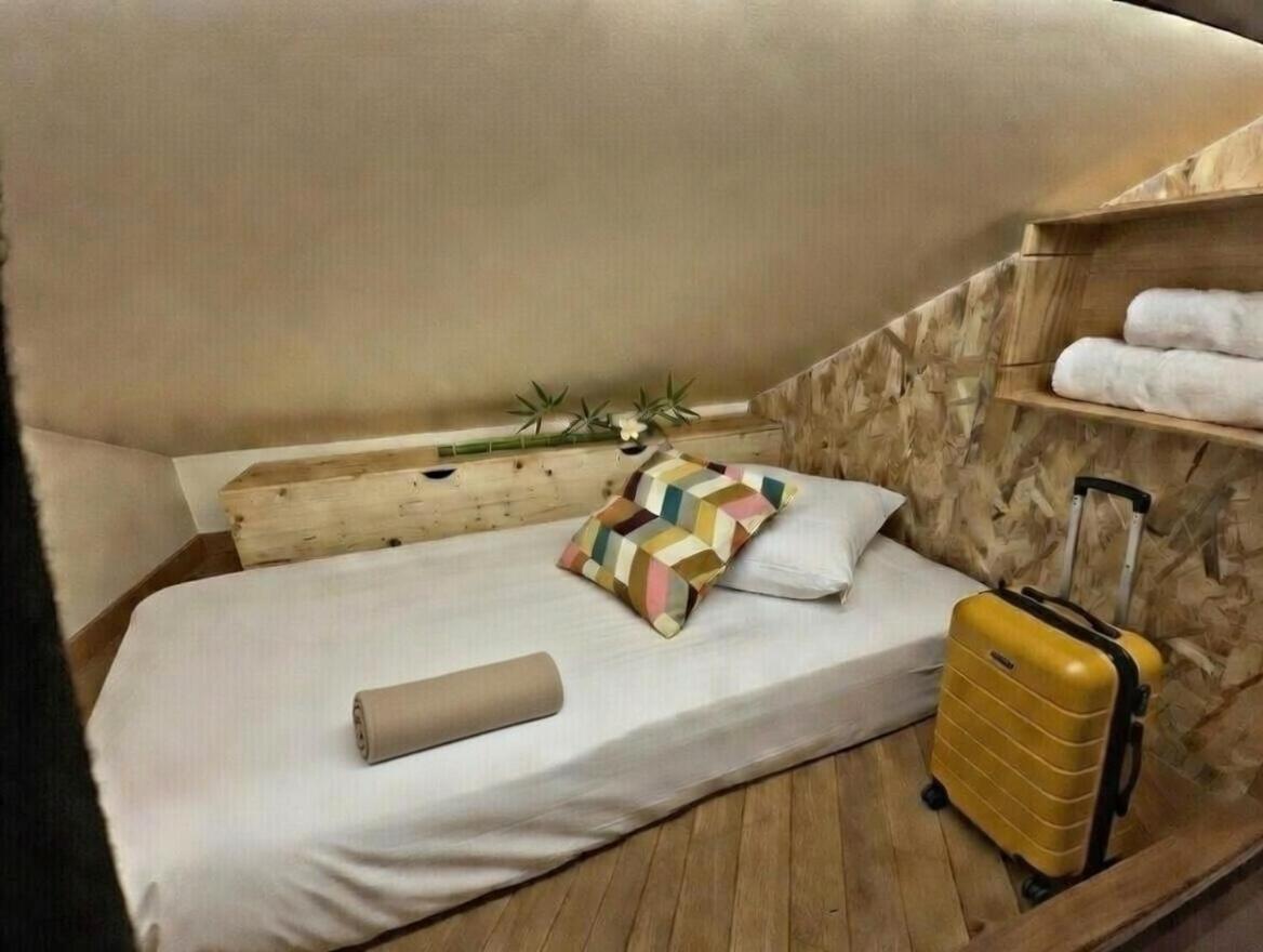 Mixed Dormitory Room