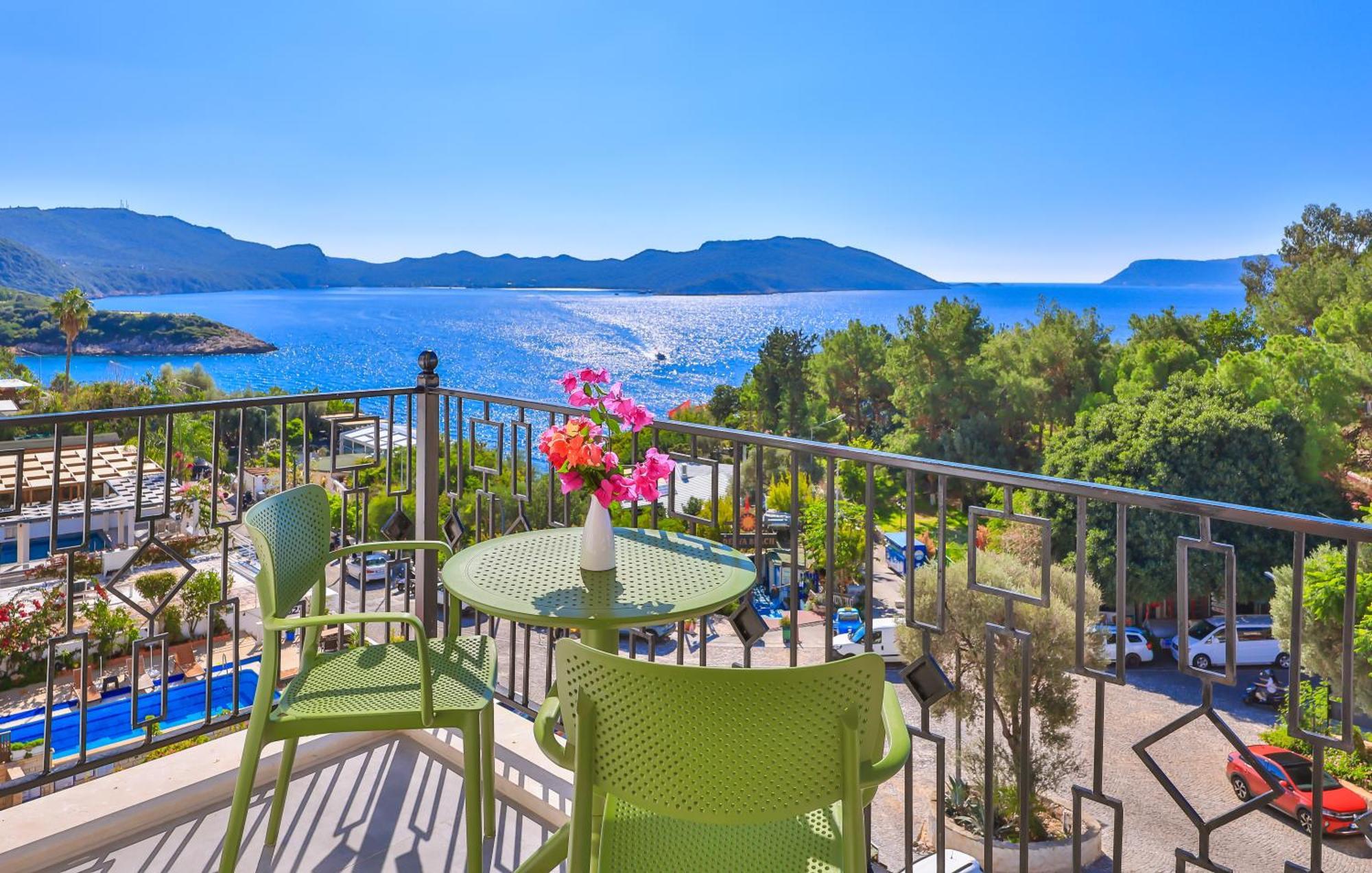 Deluxe Double Room with Balcony and Sea View
