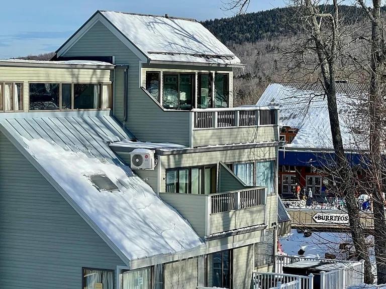 Two-Bedroom Apartment with Mountain View
