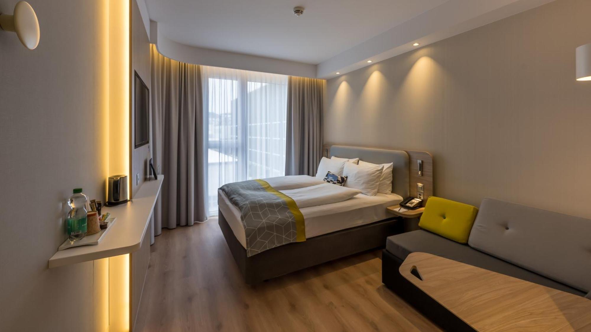 Standard Zimmer mit Queensize-Bett und Einzelschlafsofa – kostenloses Frühstück