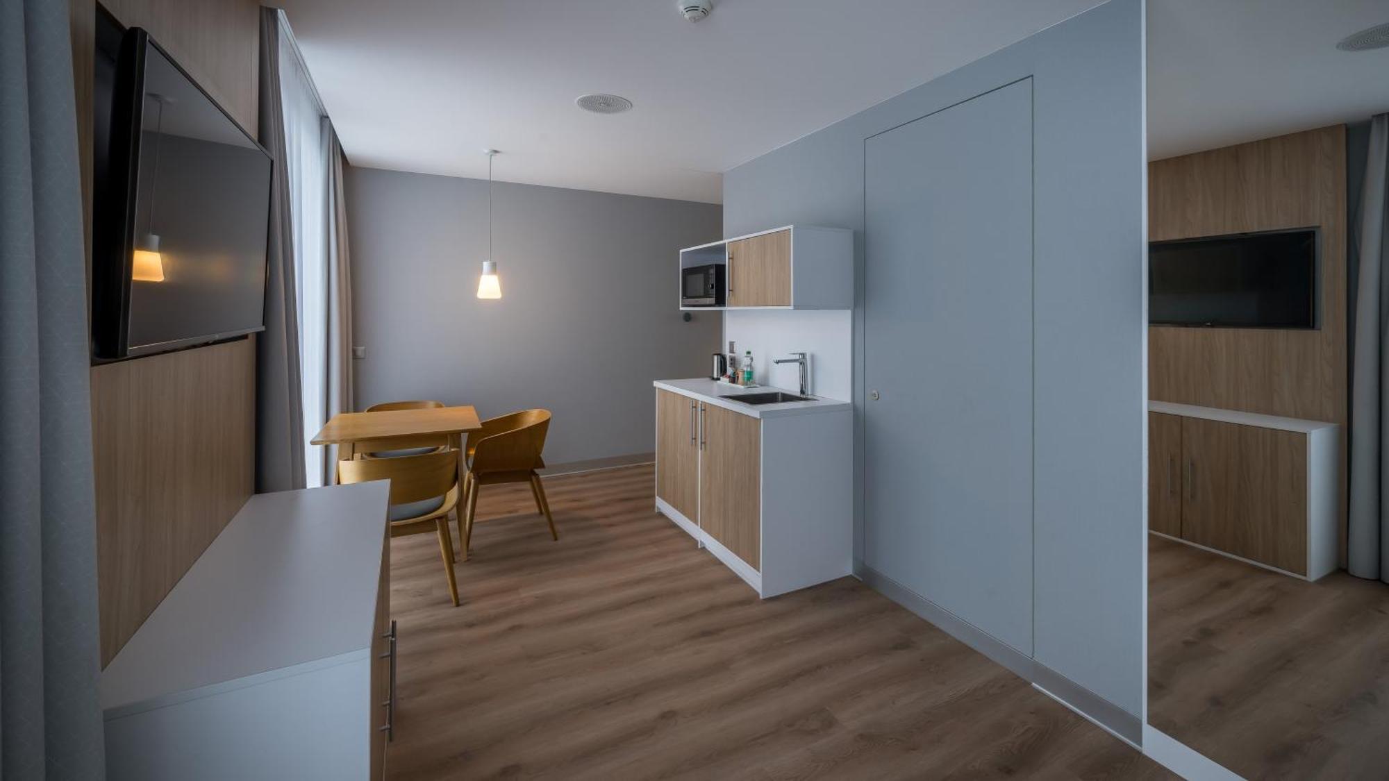 Suite mit Doppelbett, Schlafsofa und Bergblick