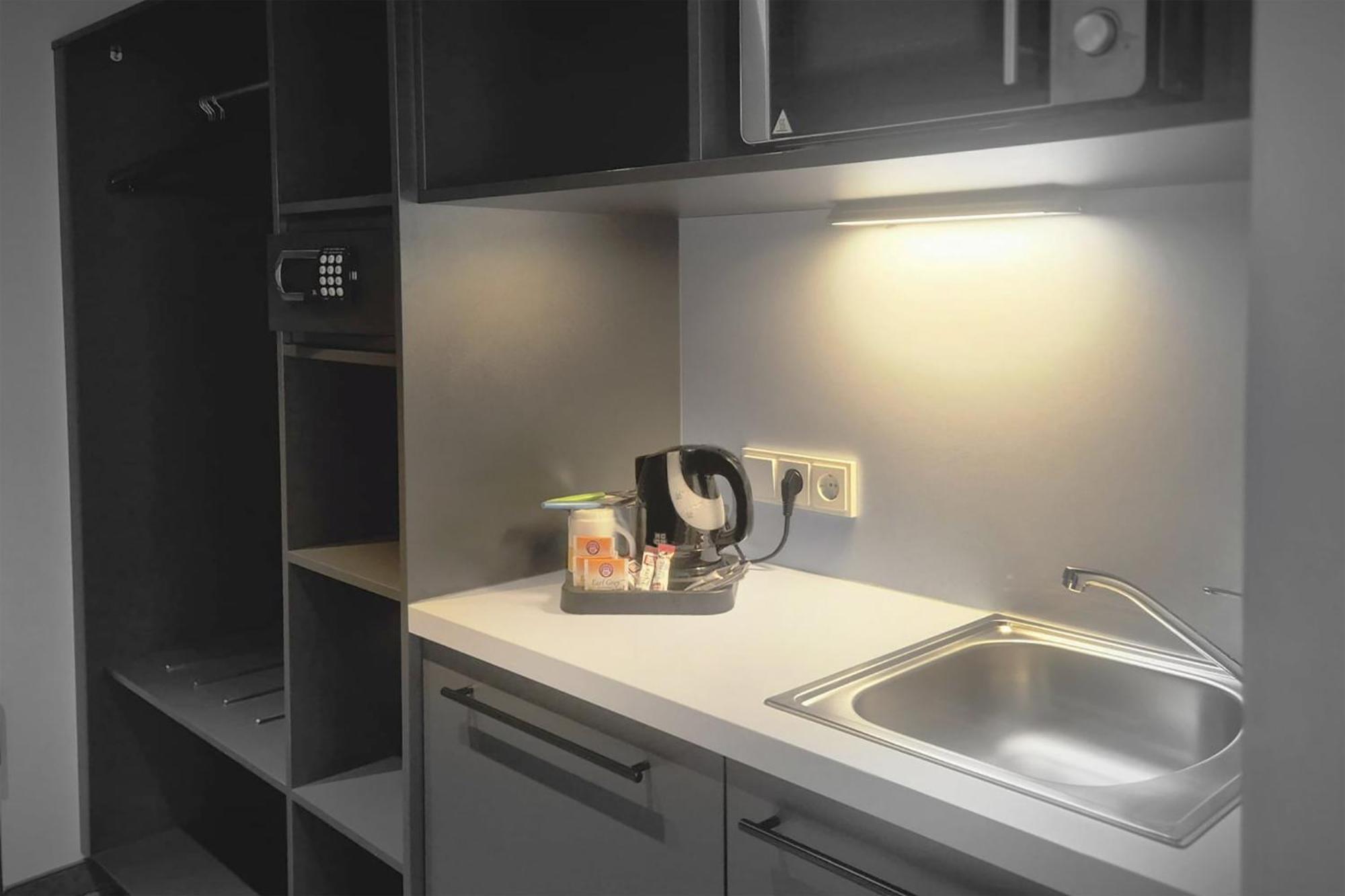 Premium Queen Room Kitchenette