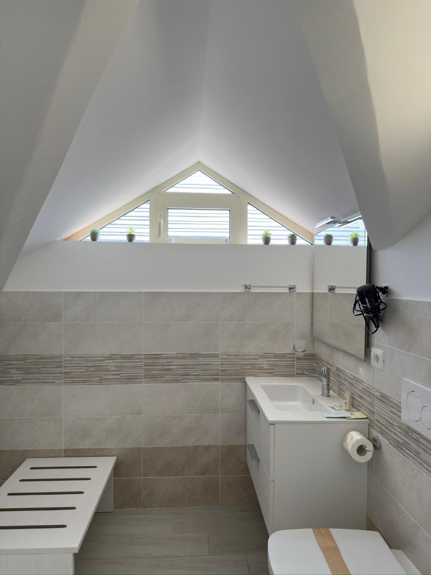 Deluxe Double Room with Side Sea View