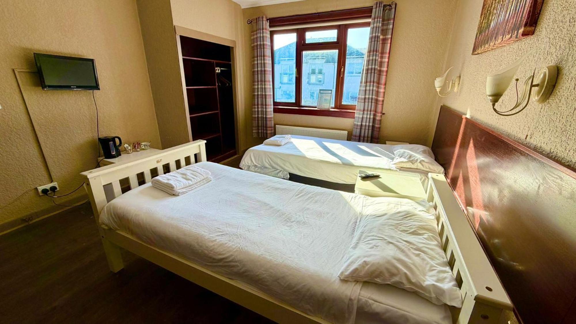 Standard Twin Room with Shared Bathroom
