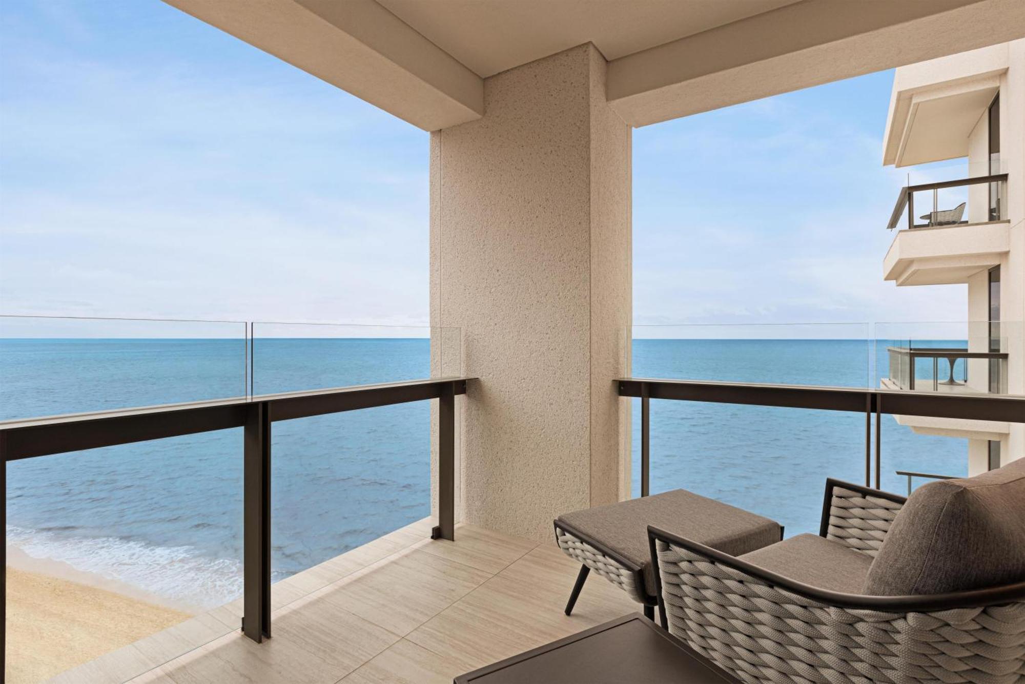 Deluxe King Suite Oceanfront,1756775208:JPEG