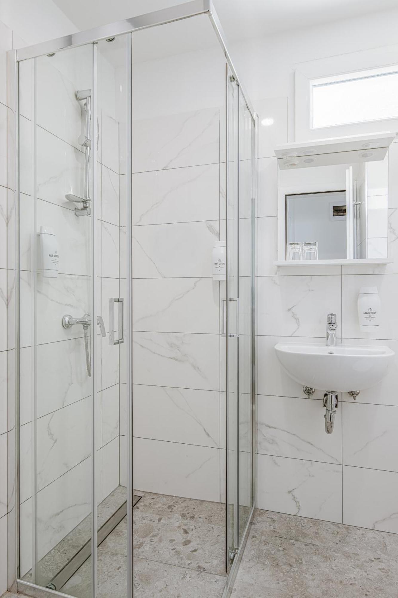 Zweibettzimmer mit Zustellbett