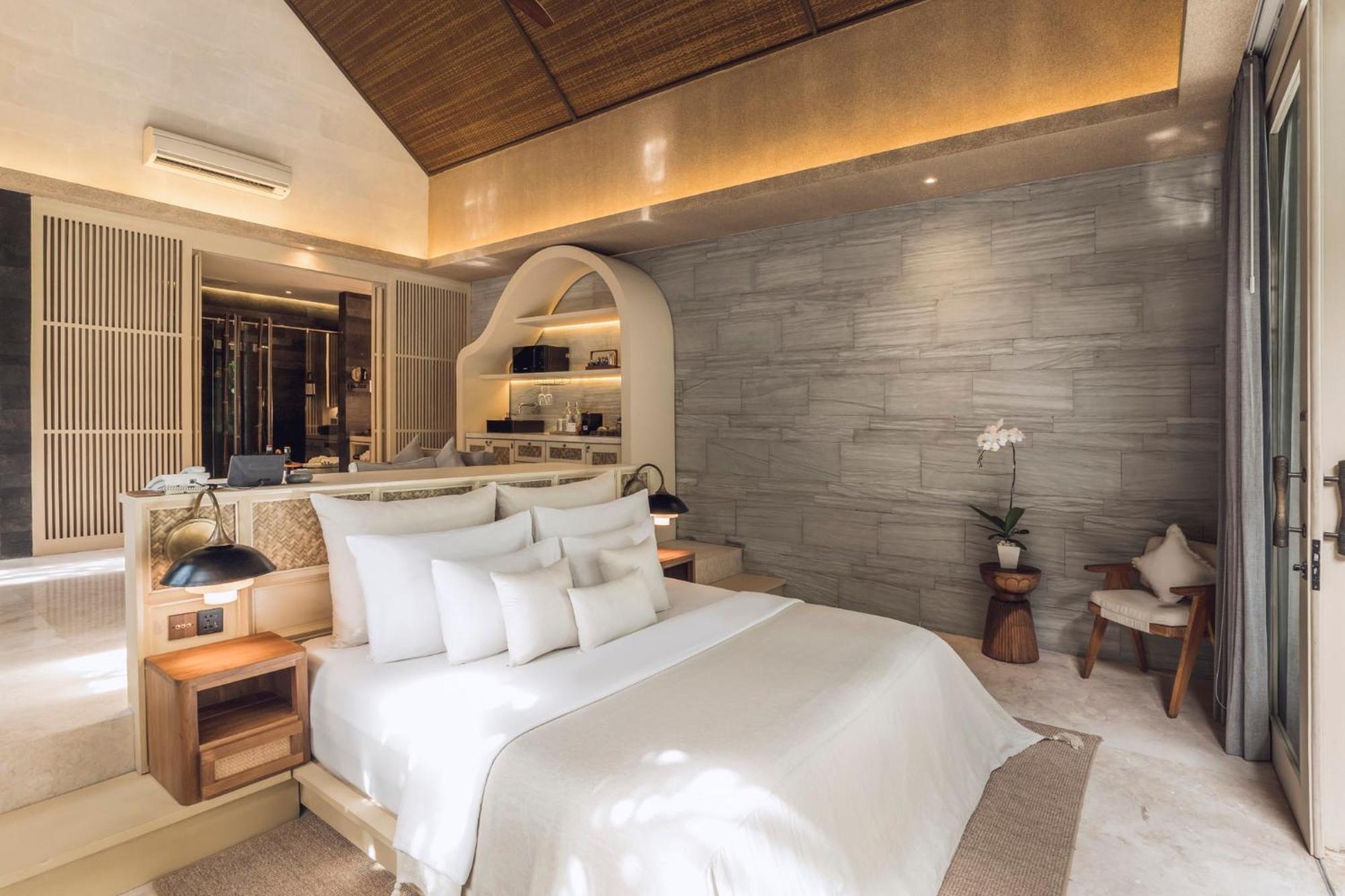 Smart One-Bedroom Private Pool Villa Near Construction