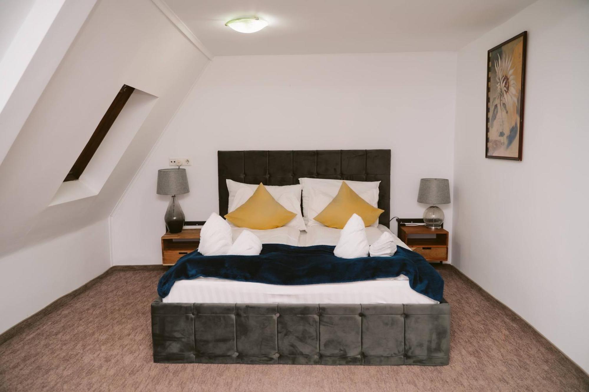 Standard Zimmer mit Kingsize-Bett