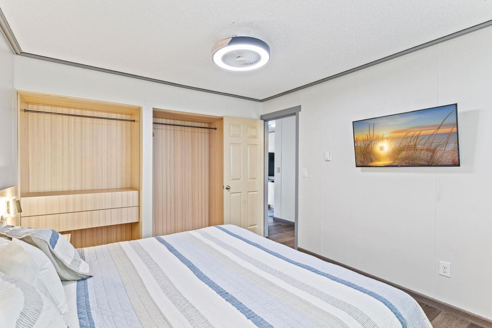 One-Bedroom King Suite with River View - Non-Smoking