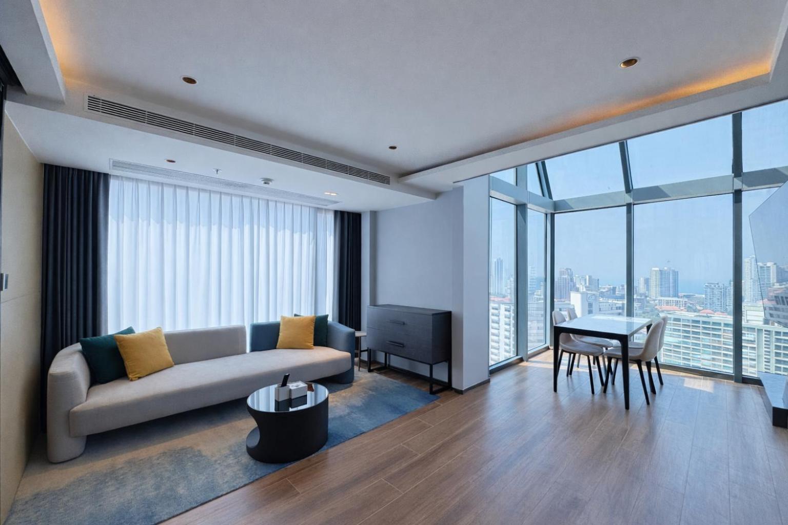 One-Bedroom Duplex Suite with Mountain Bay View