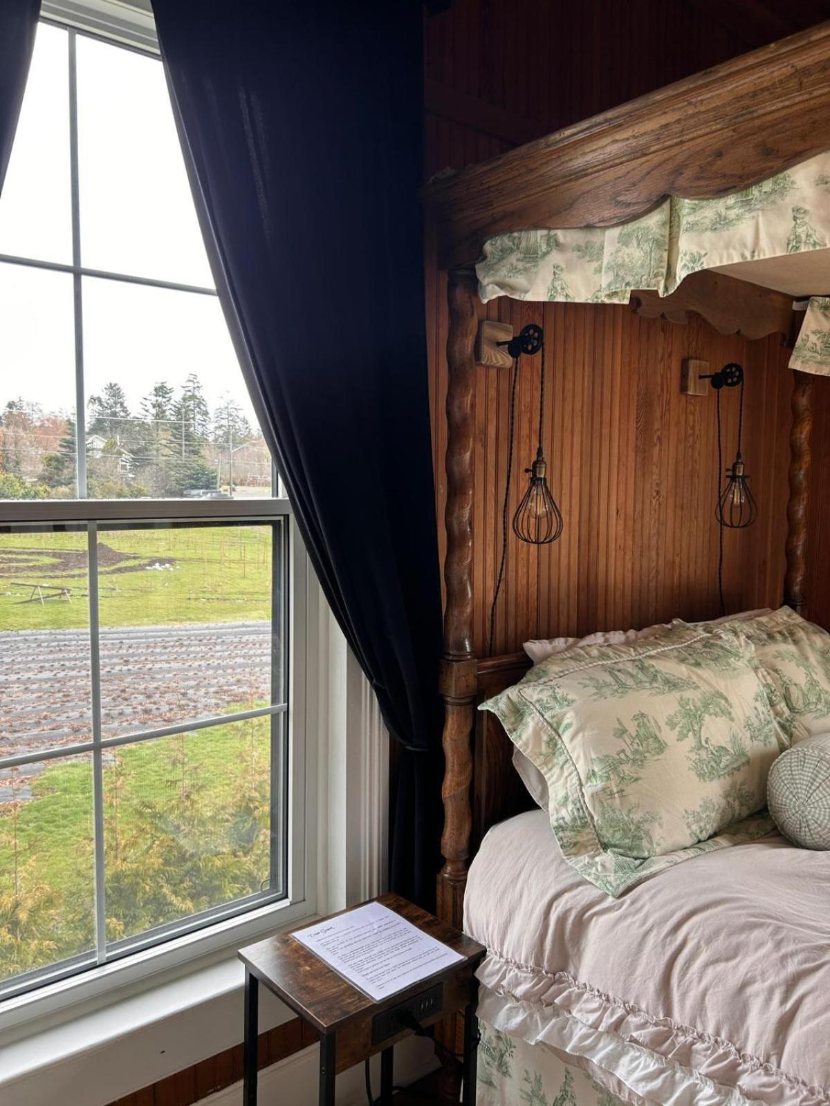 Queen Room with Garden View