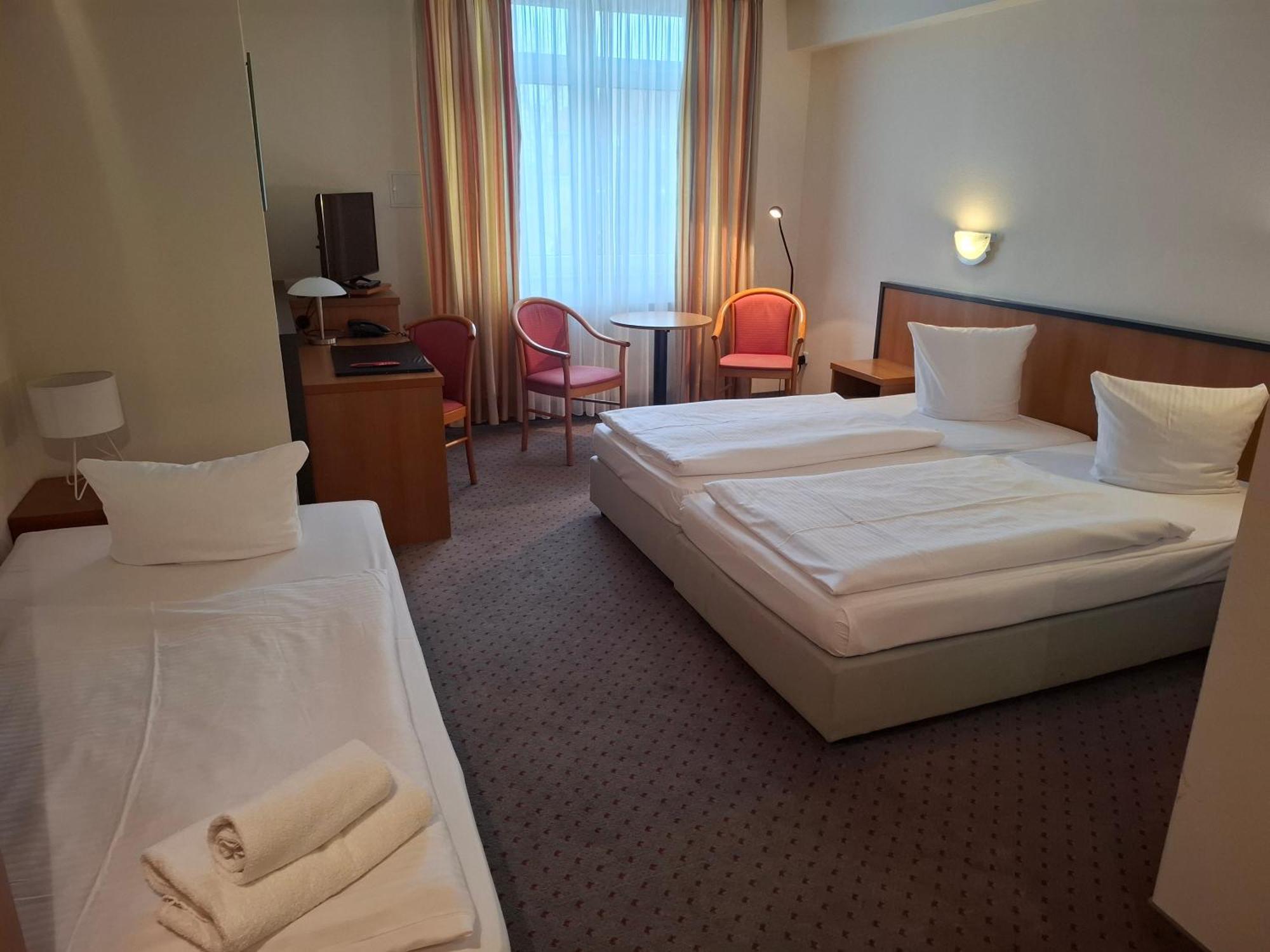 Comfort Dreibettzimmer mit Dusche