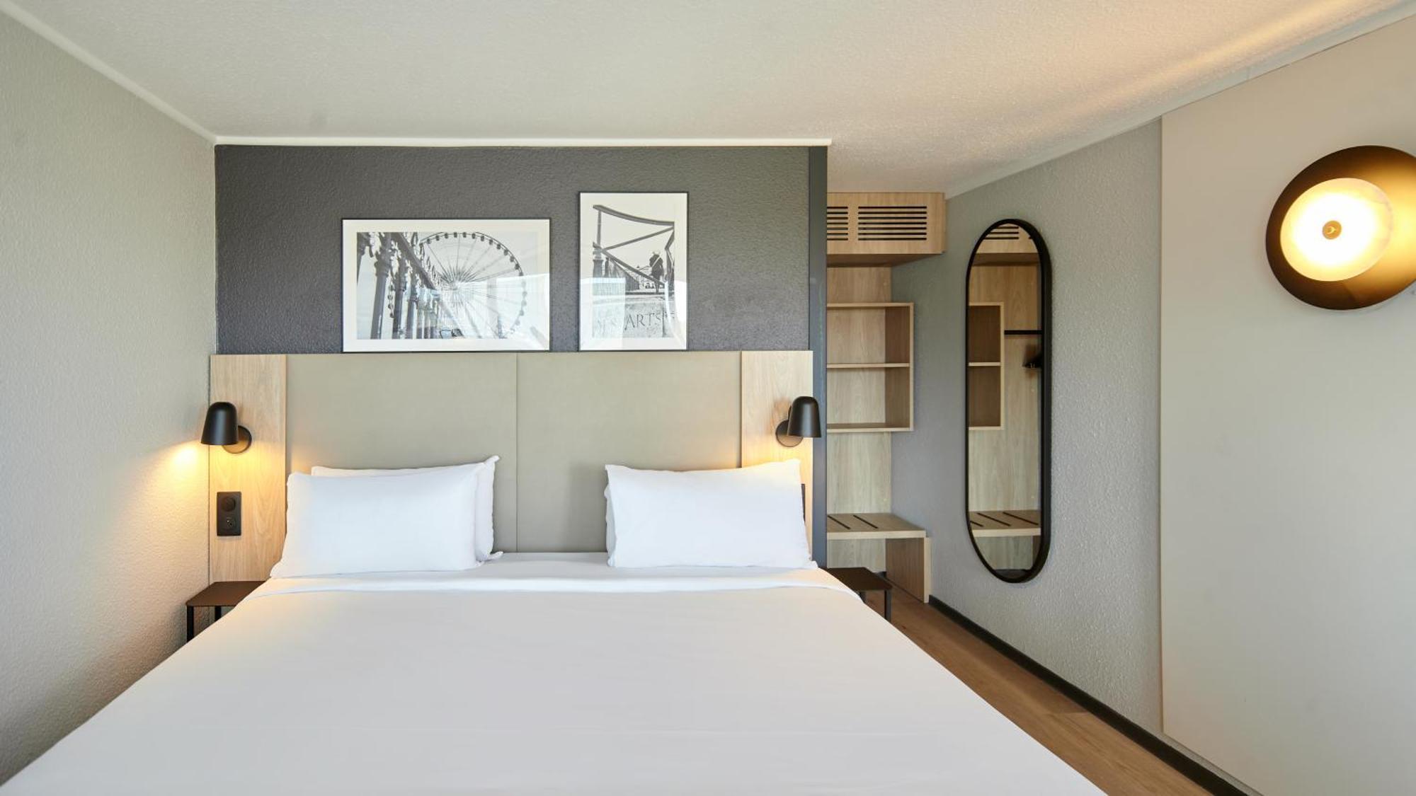 Superior Room - 1 King Bed