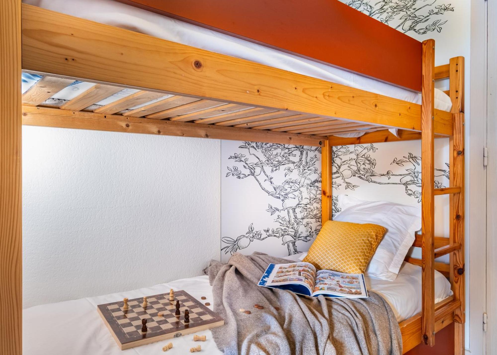Studio Supérieur avec Coin Couchage dans Alcôve, Climatisation et Balcon (4 Personnes) - Côté Cour