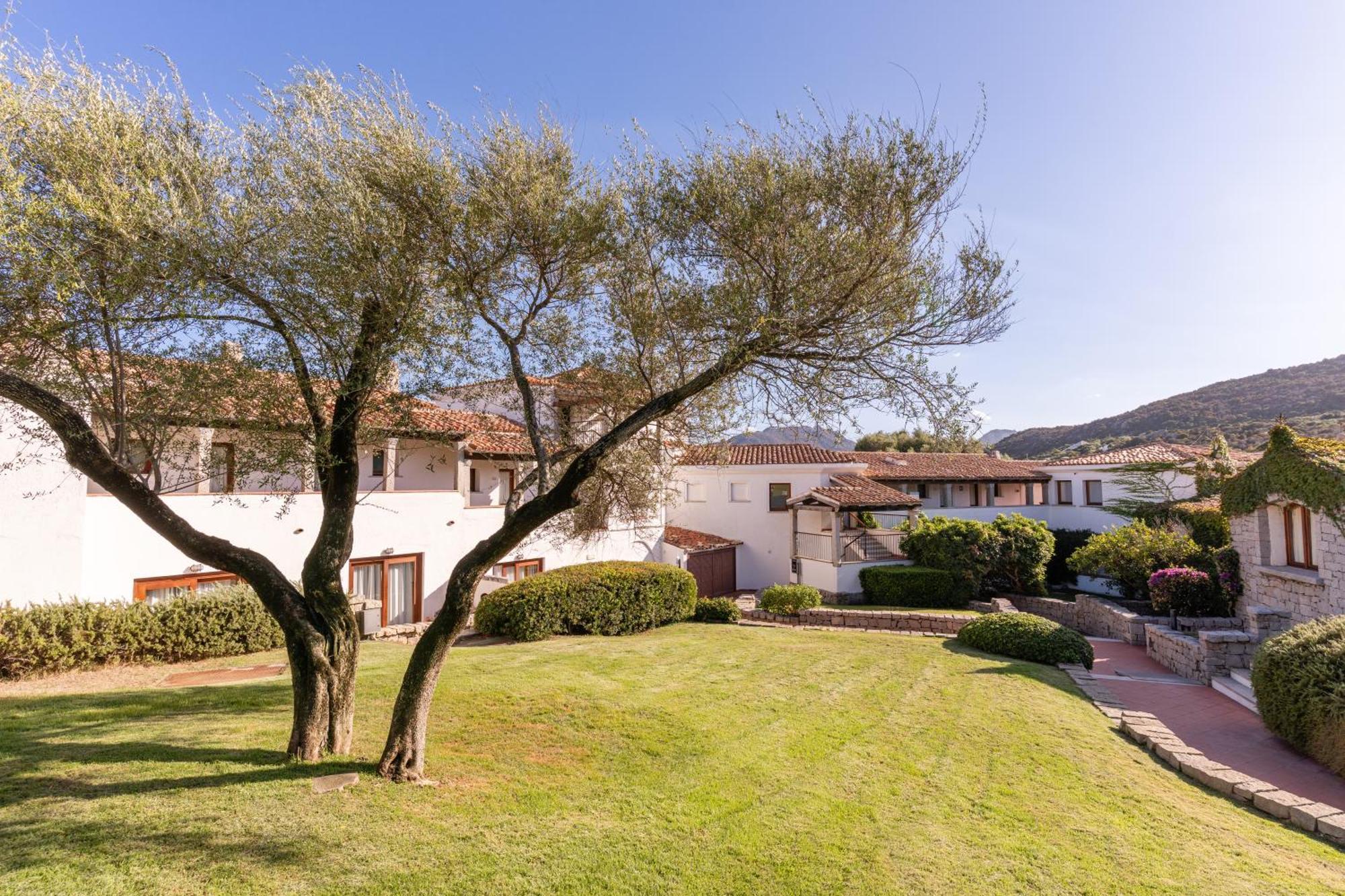 Classic Triple Room with Garden View