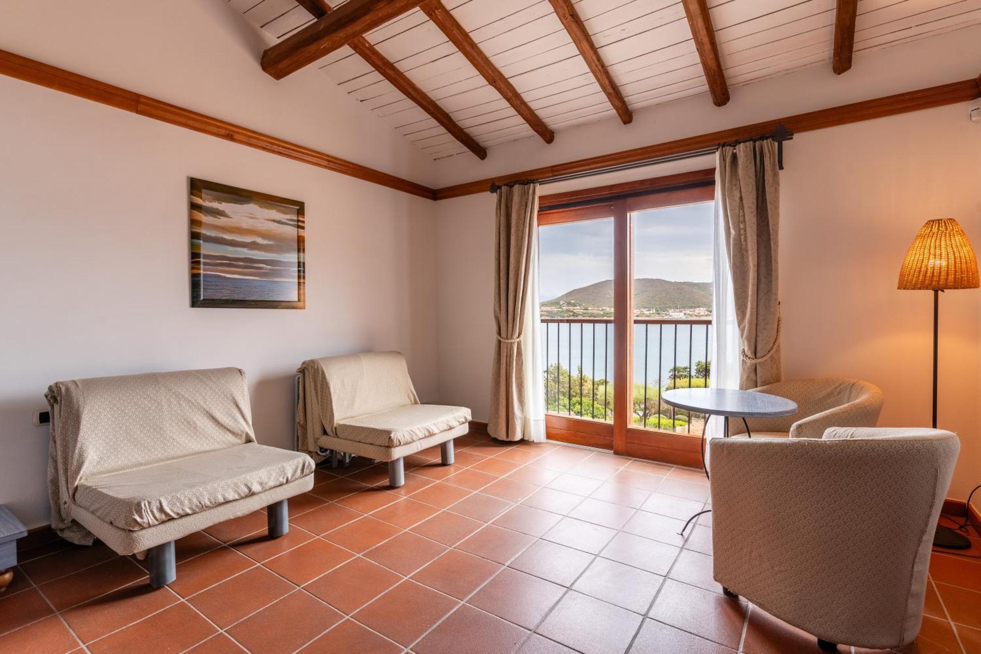 Junior Suite with Sea View (4 Adults)