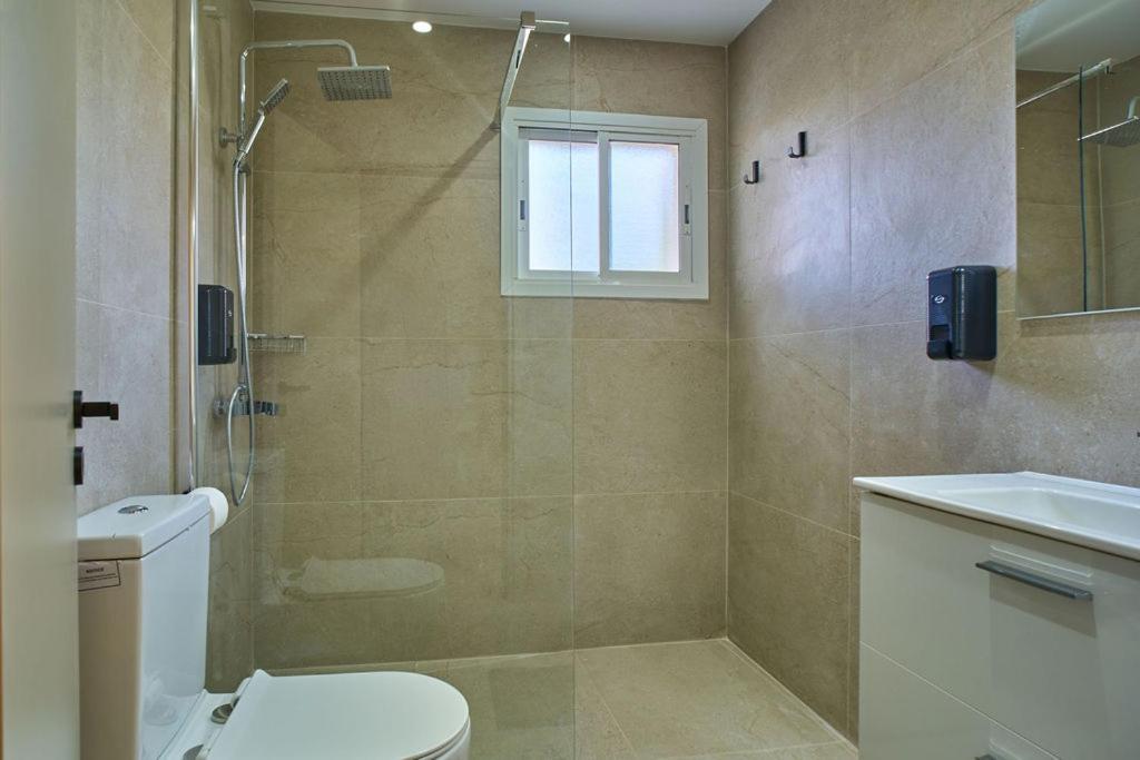 Deluxe One-Bedroom Apartment