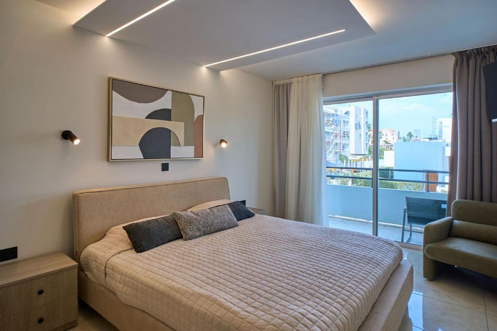 Deluxe One-Bedroom Apartment
