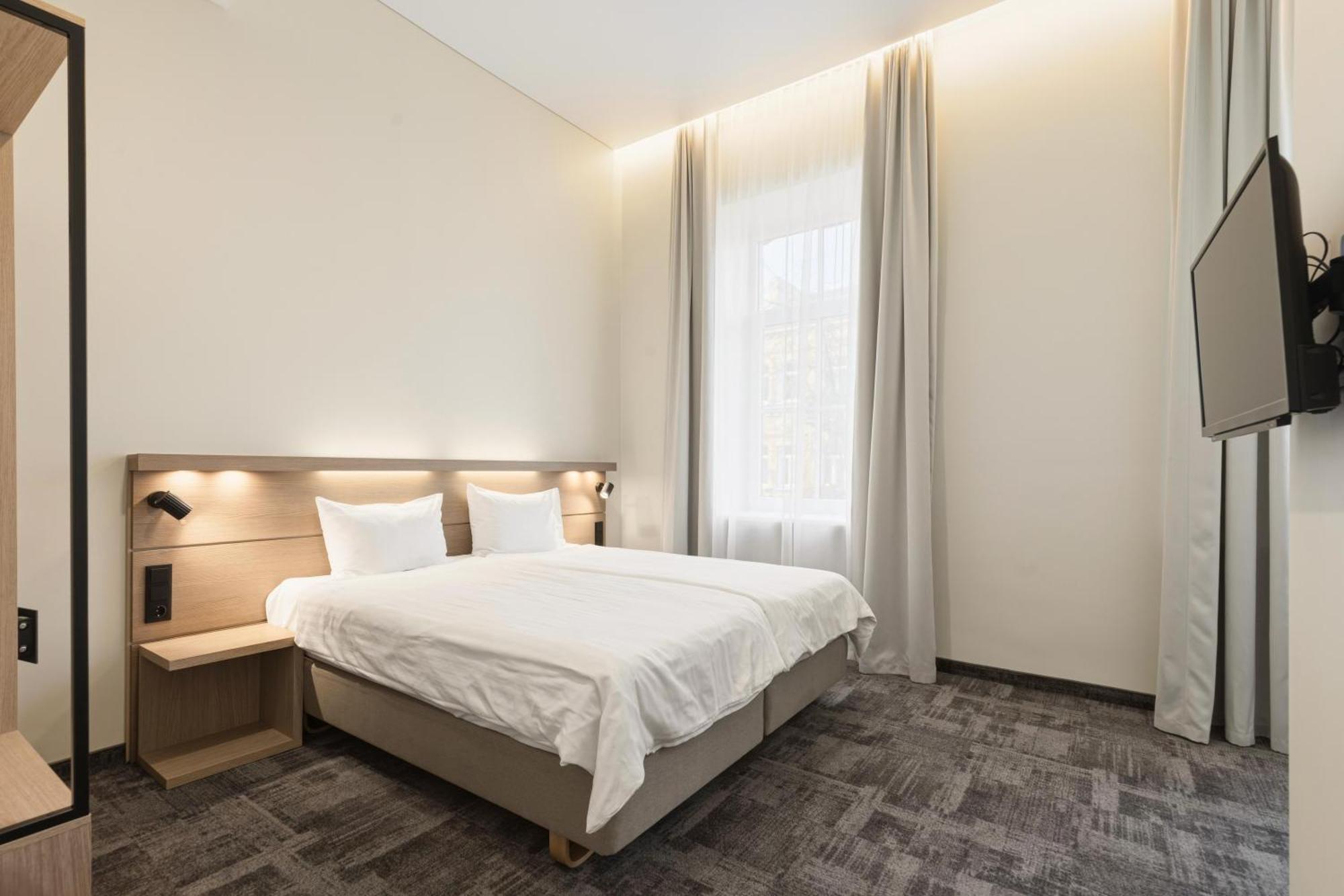 Modern Double or Twin Room,1758285597:JPEG