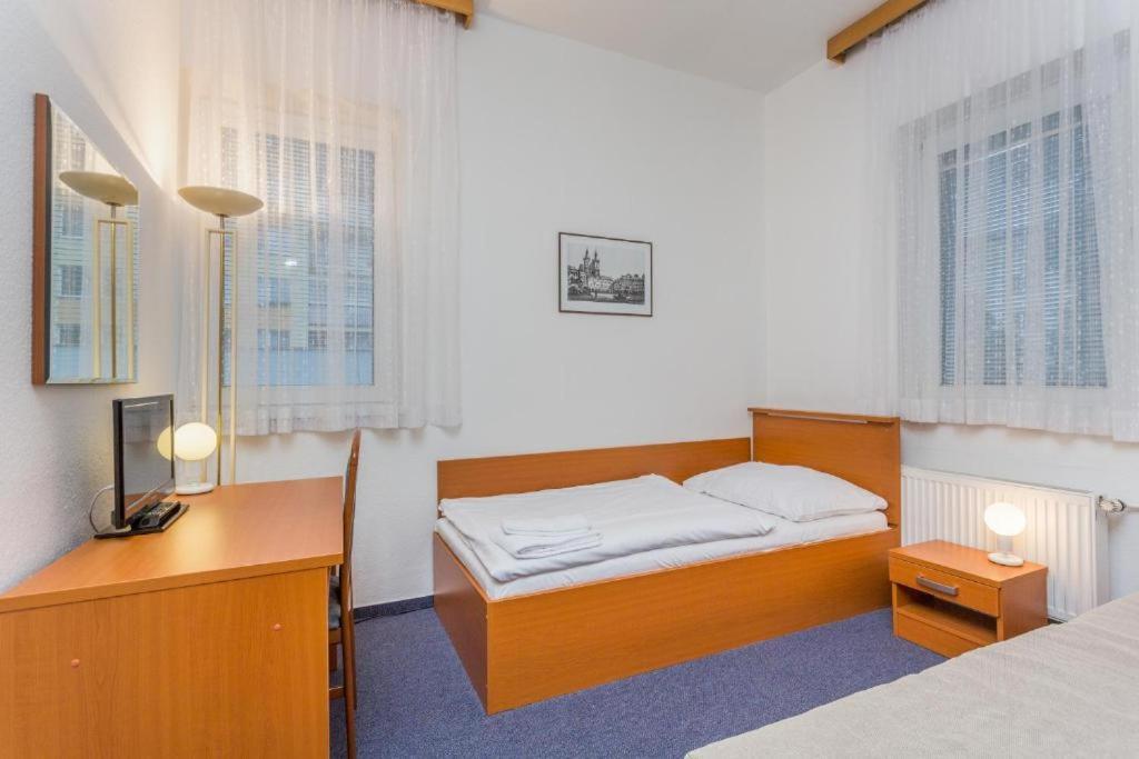 Superior Single Room,1758289361:JPEG