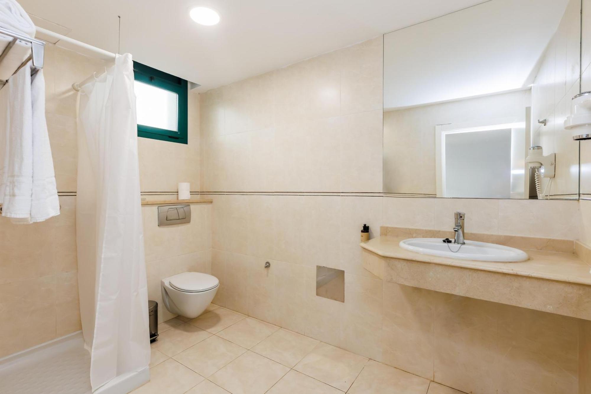 Double Room,1758298361:JPEG