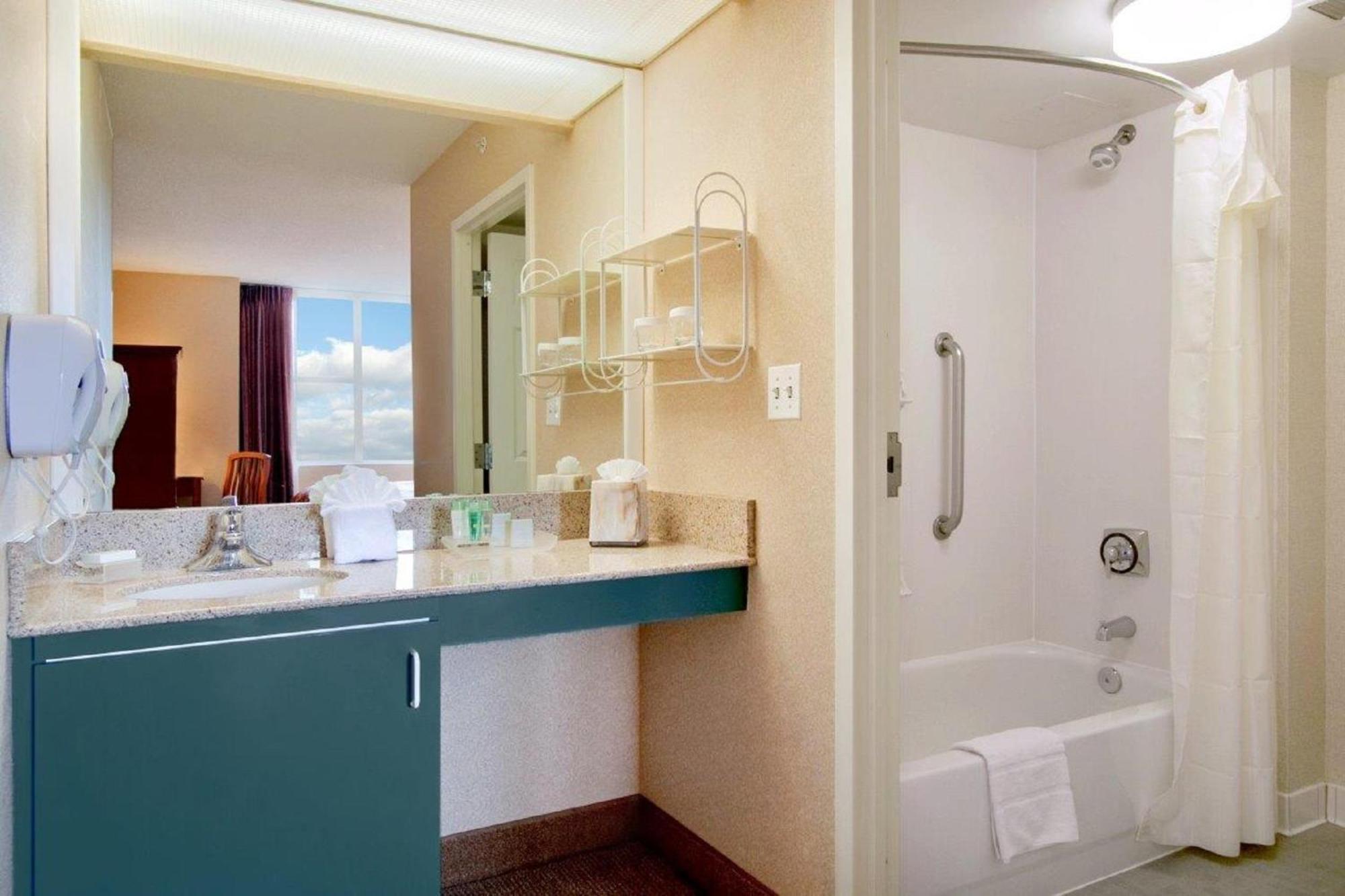 One-Bedroom King Suite - Non-Smoking
