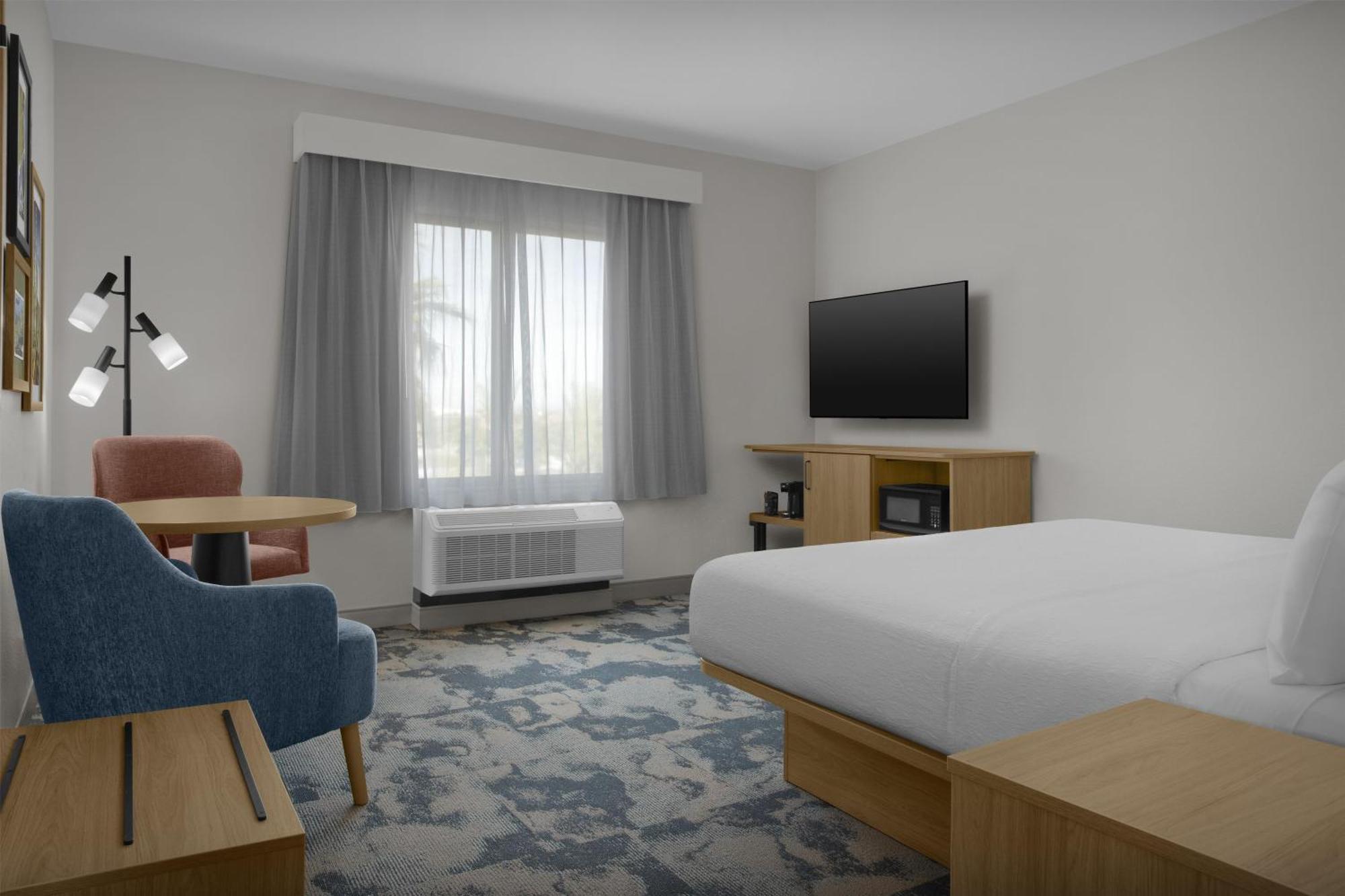King Room with King Bed - Non-Smoking