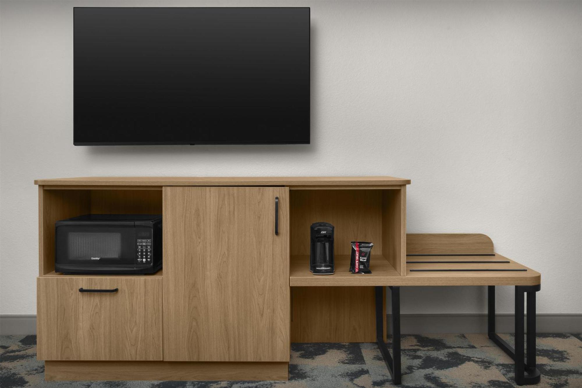 King Room with Sofa Bed and Study - Non-Smoking