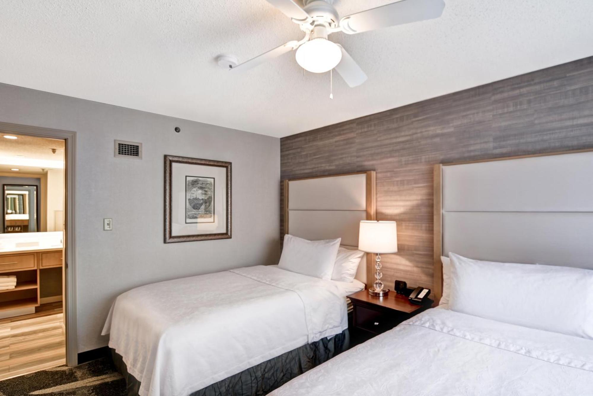 One-Bedroom Suite with Two Double Beds and Fireplace - Non-Smoking
