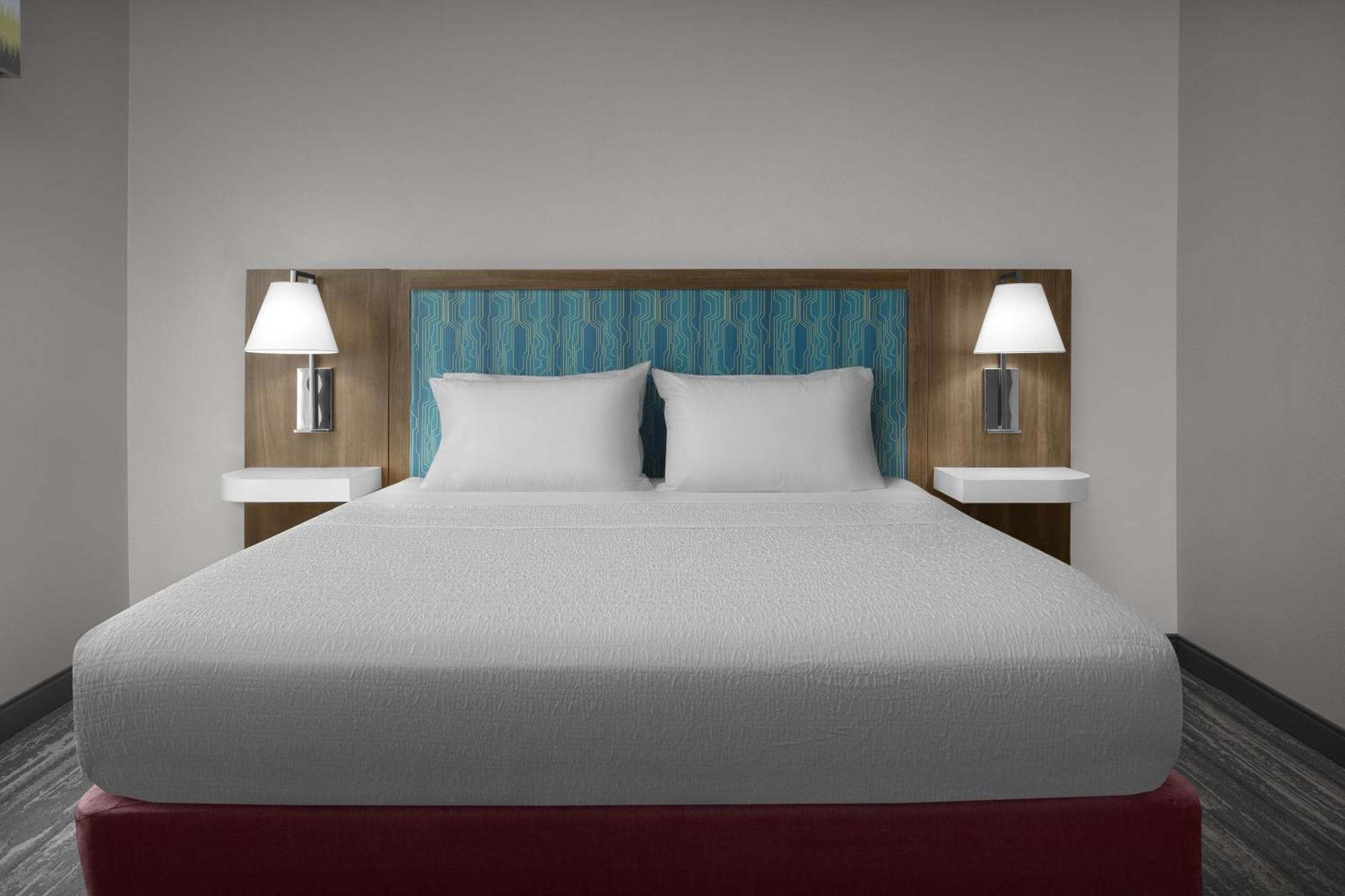 King Room with Accessible Tub - Mobility and Hearing Access/Non-Smoking