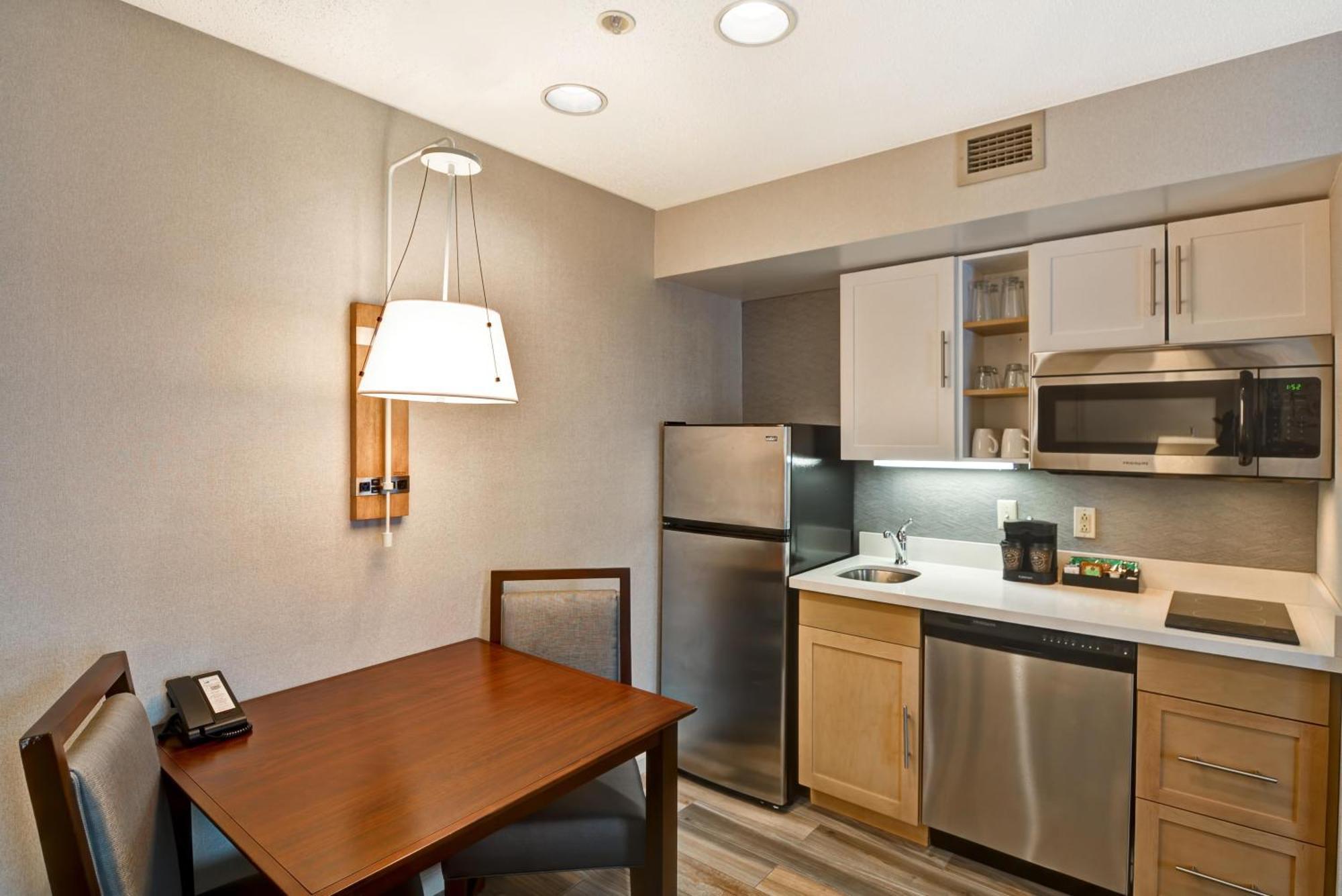 One-Bedroom King Suite - Non-Smoking