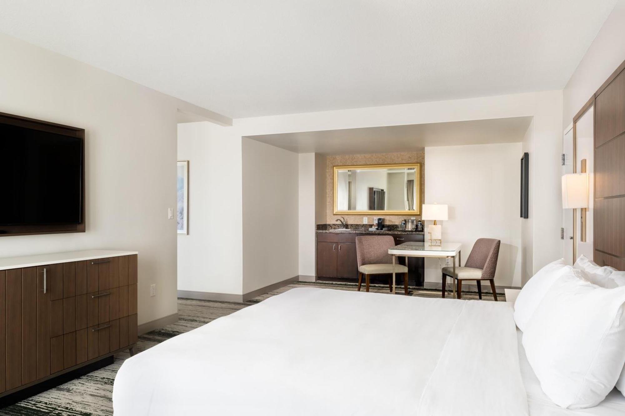 Junior King Suite