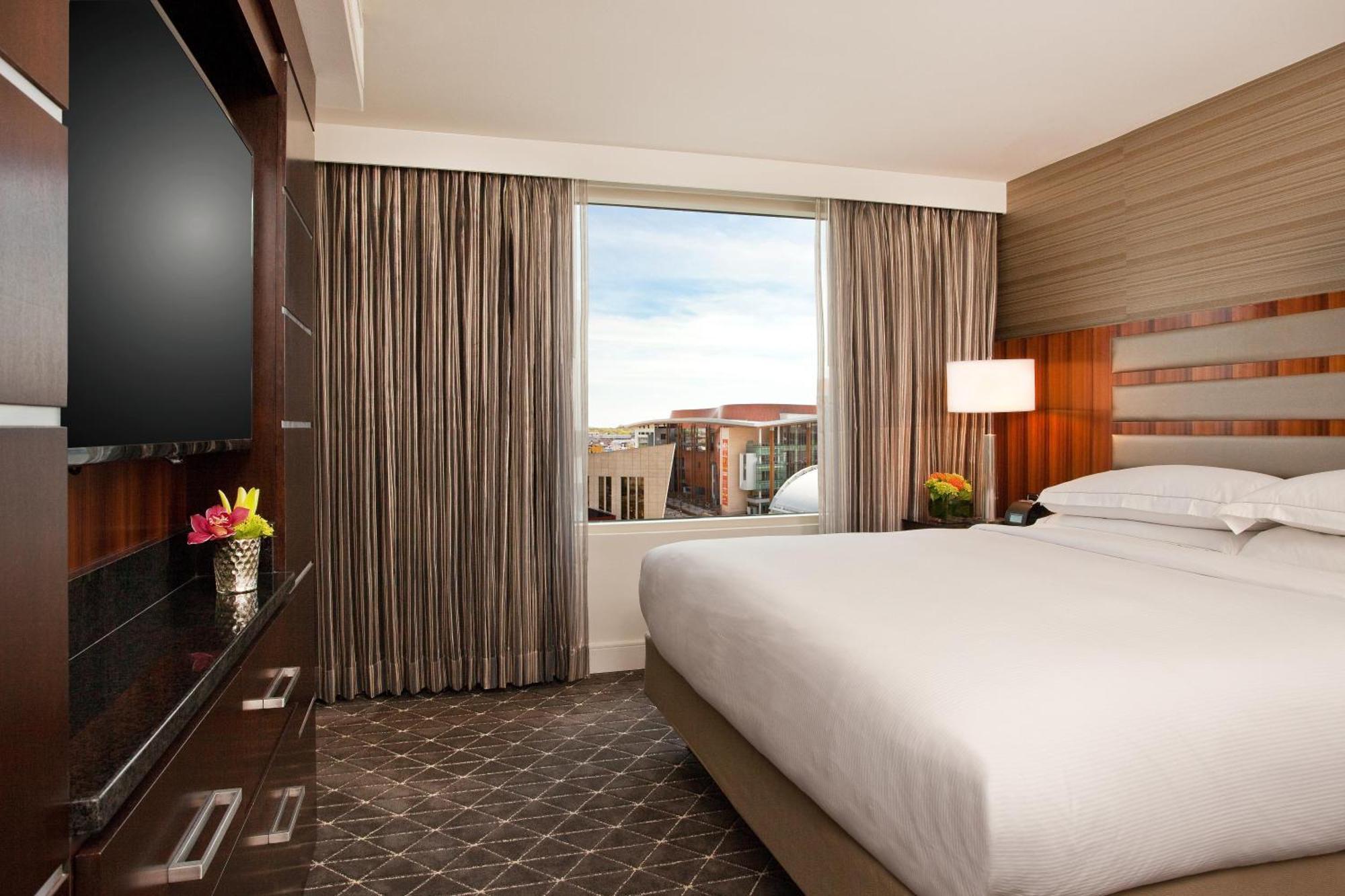 Executive Zimmer mit Kingsize-Bett - barrierefrei mit rollstuhlgerechter Dusche