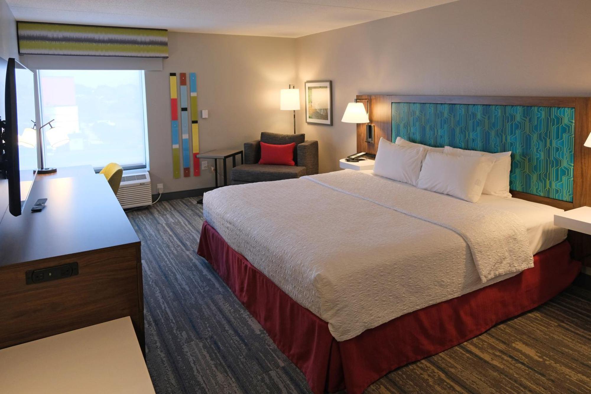 King Room with King Bed - Non-Smoking