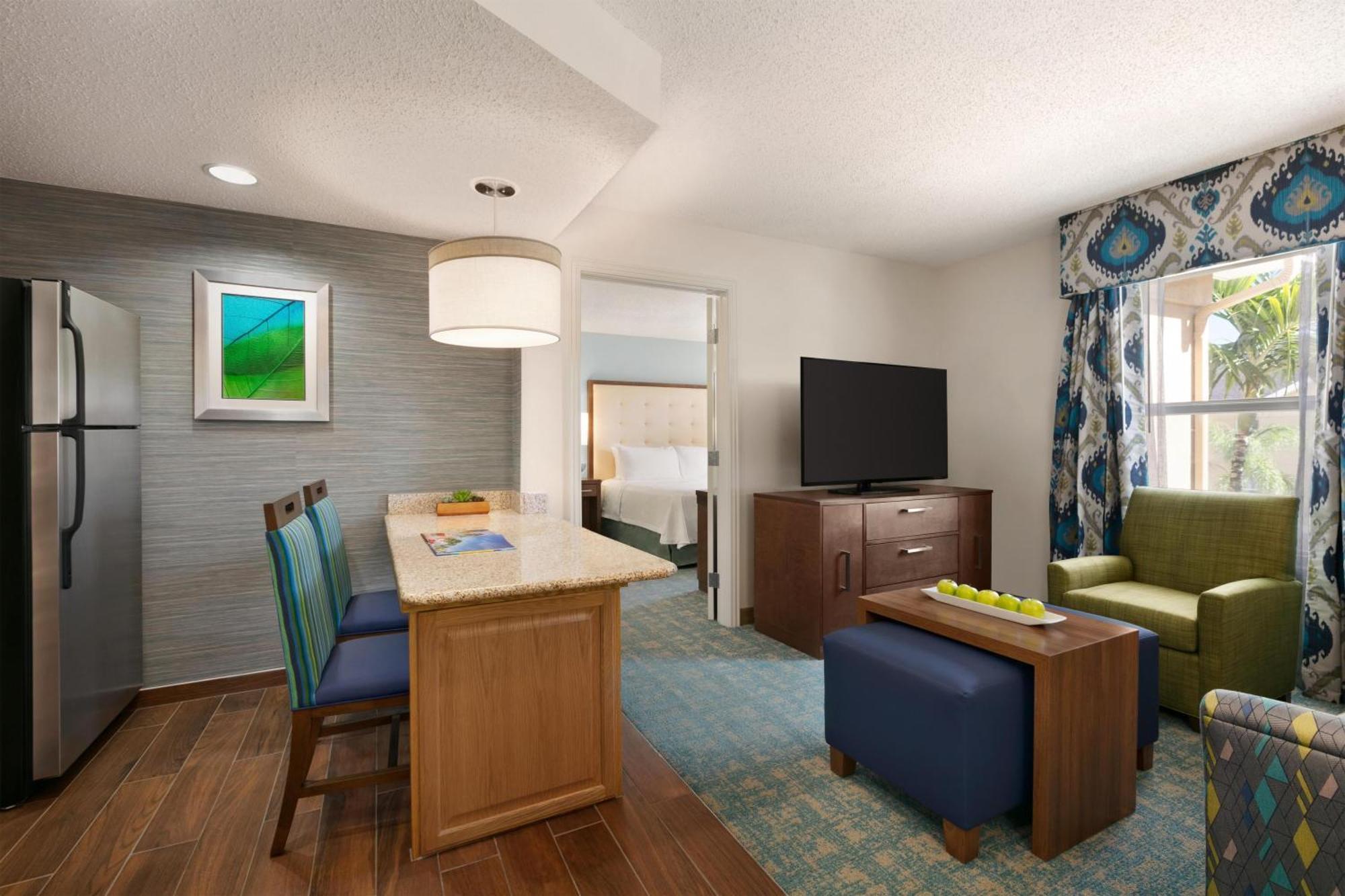One-Bedroom Pool View King Suite