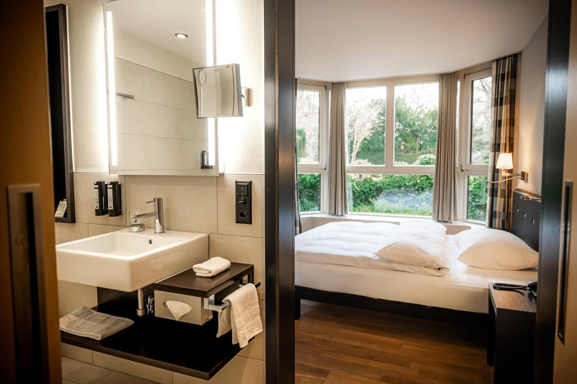 Small Double Room,1758315789:JPEG