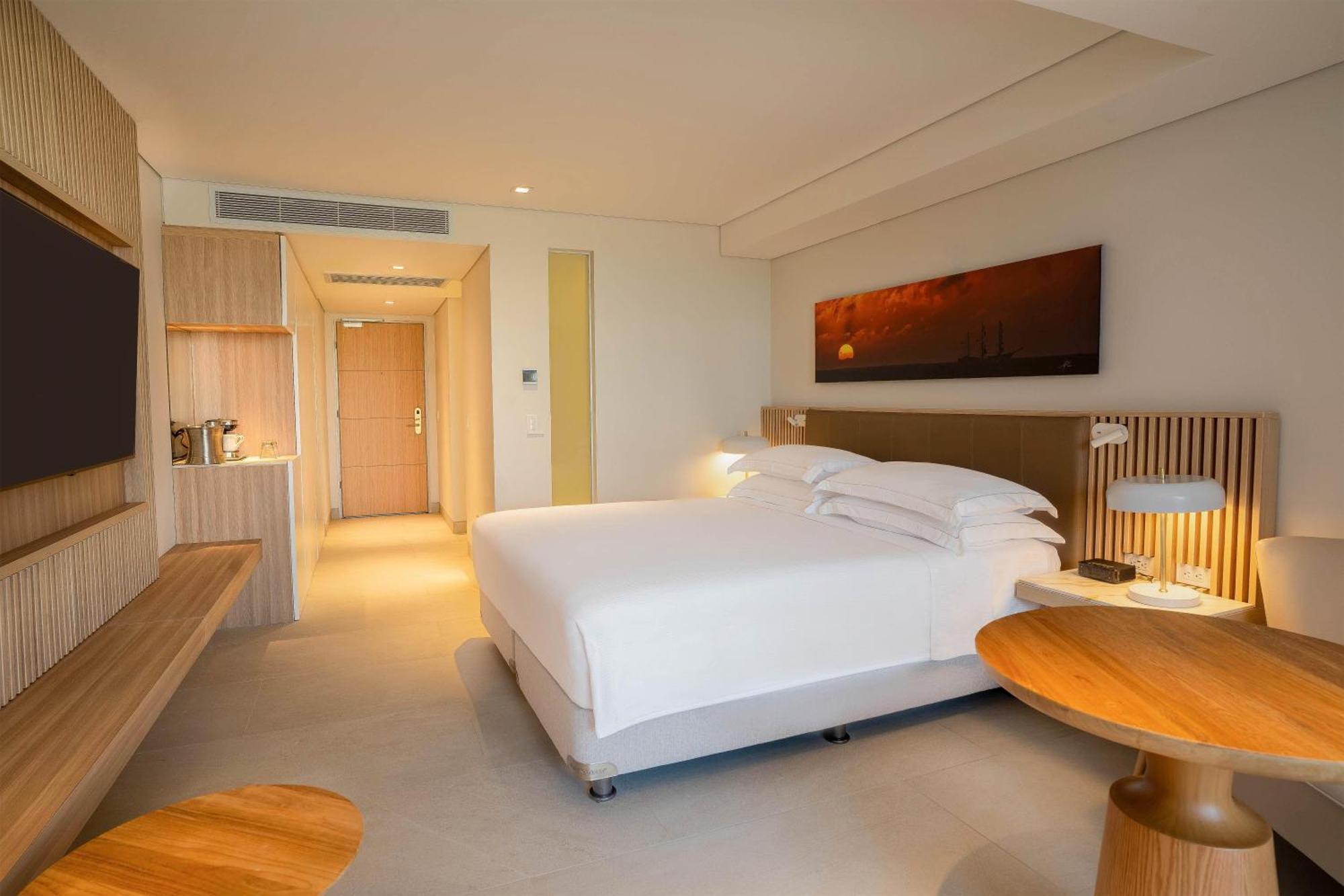 Queen Room Lanai City View