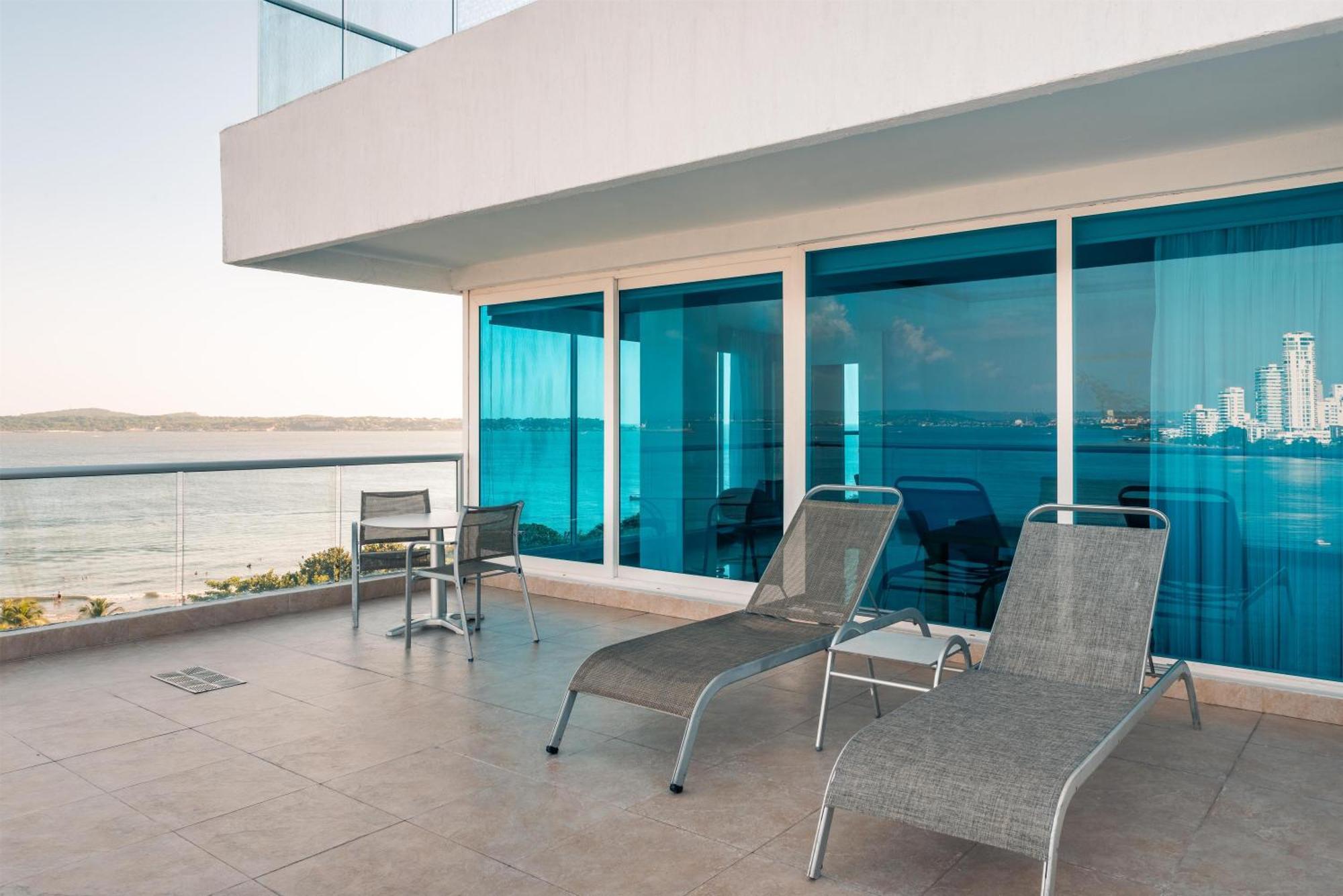 Two Queen Beds Corner Suite City or Ocean View